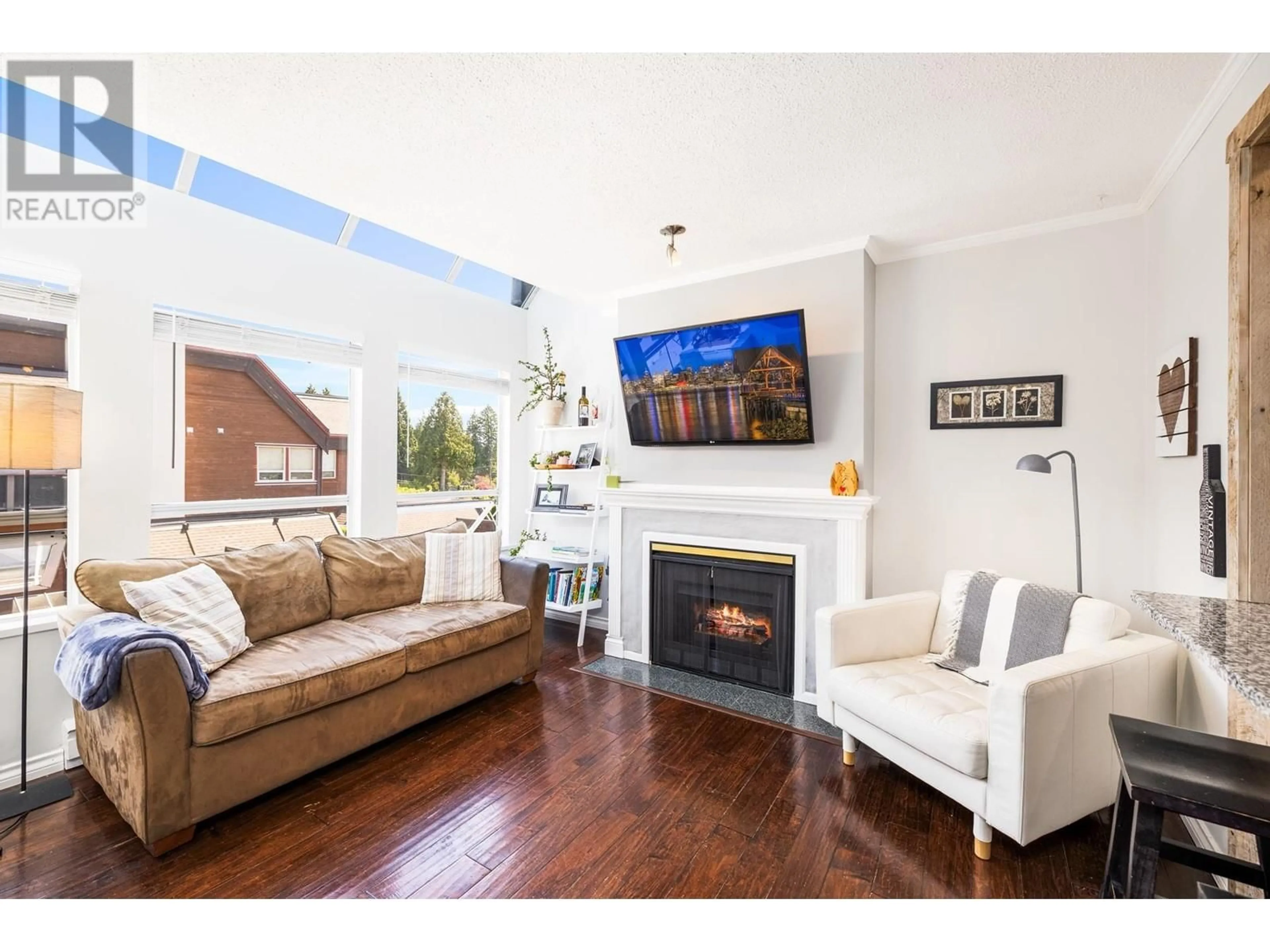 Living room with furniture, wood/laminate floor for 309 - 3721 DELBROOK AVENUE, North Vancouver British Columbia V7N3Z4