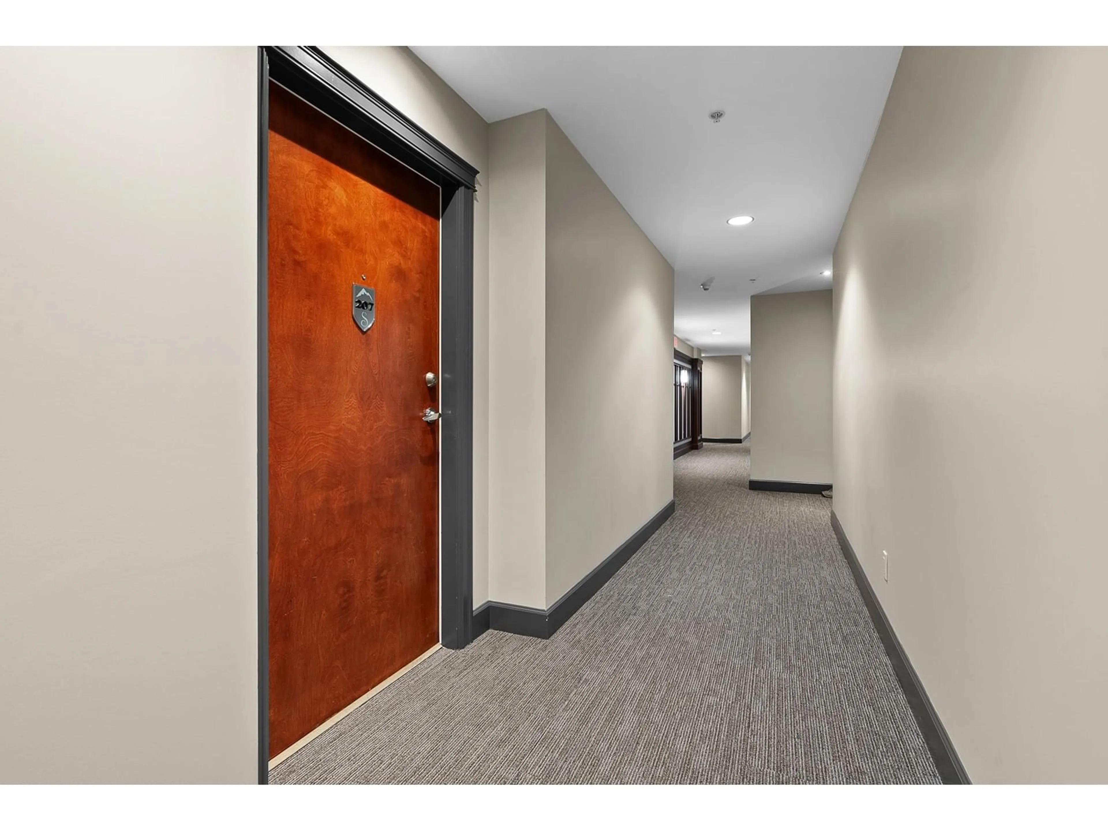 Indoor foyer for 207 - 1551 FOSTER, White Rock British Columbia V4B5M1