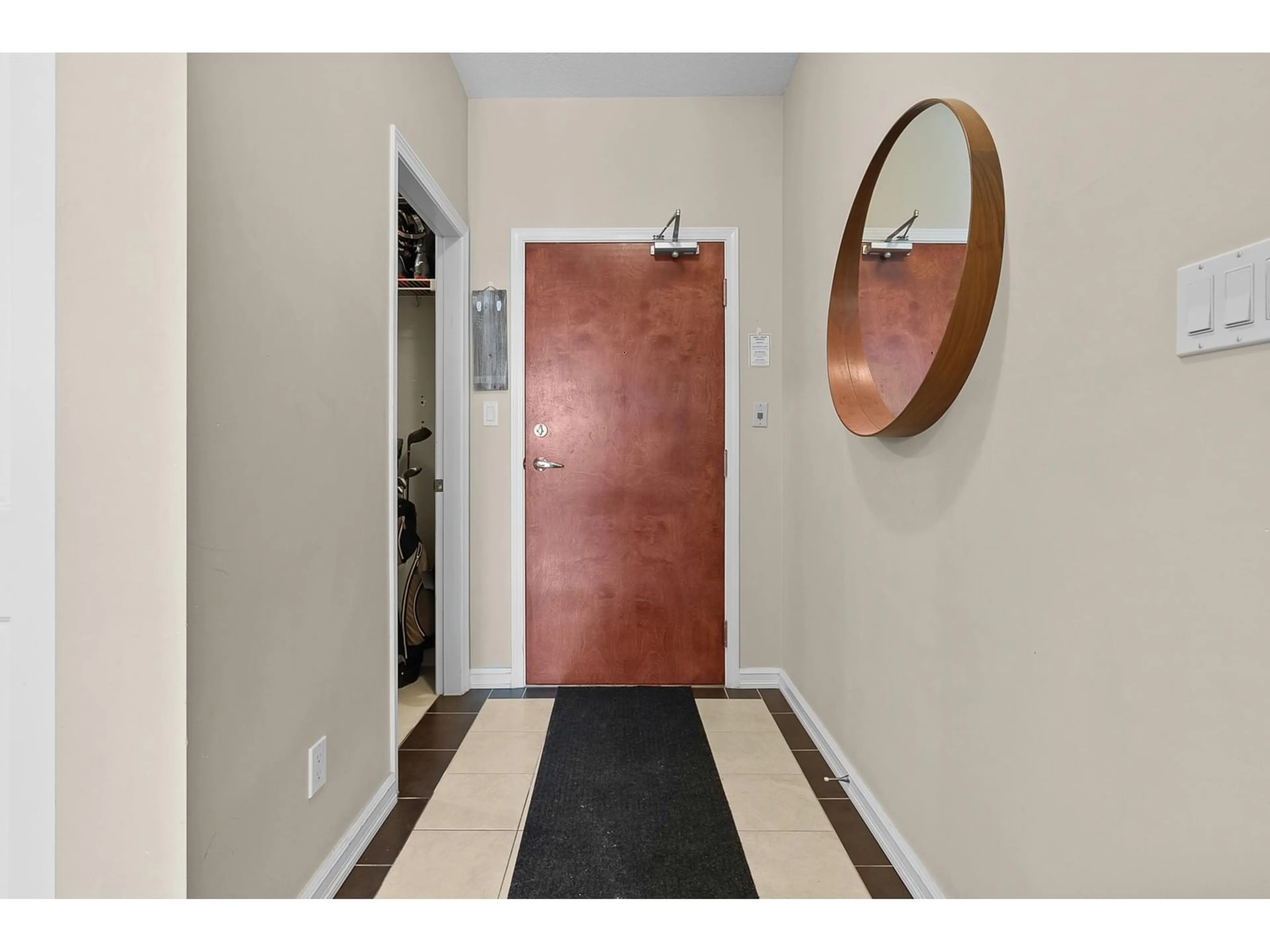 Indoor entryway for 207 - 1551 FOSTER, White Rock British Columbia V4B5M1