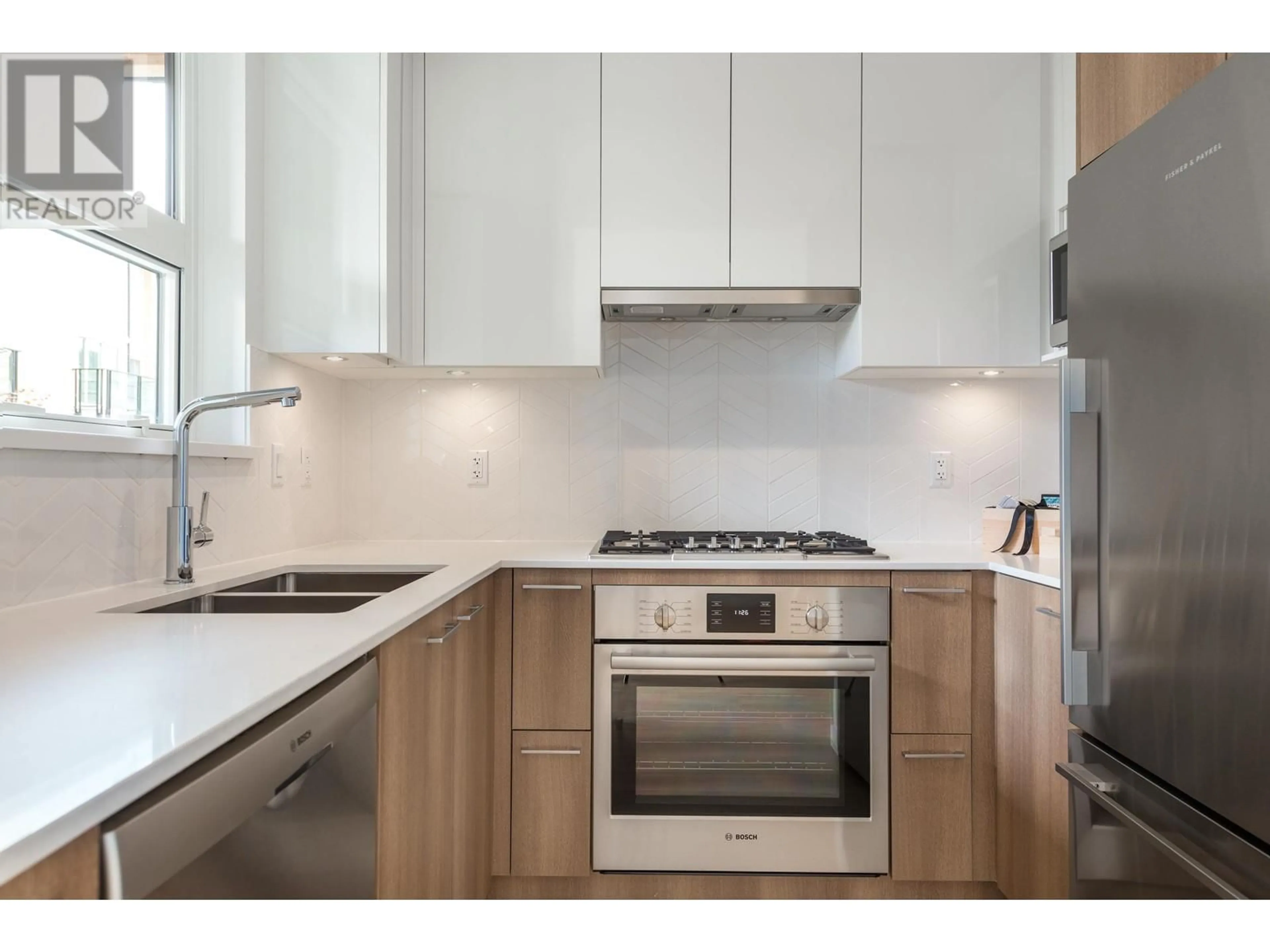 Standard kitchen, unknown for 111 - 715 15TH STREET, North Vancouver British Columbia V7M1T2