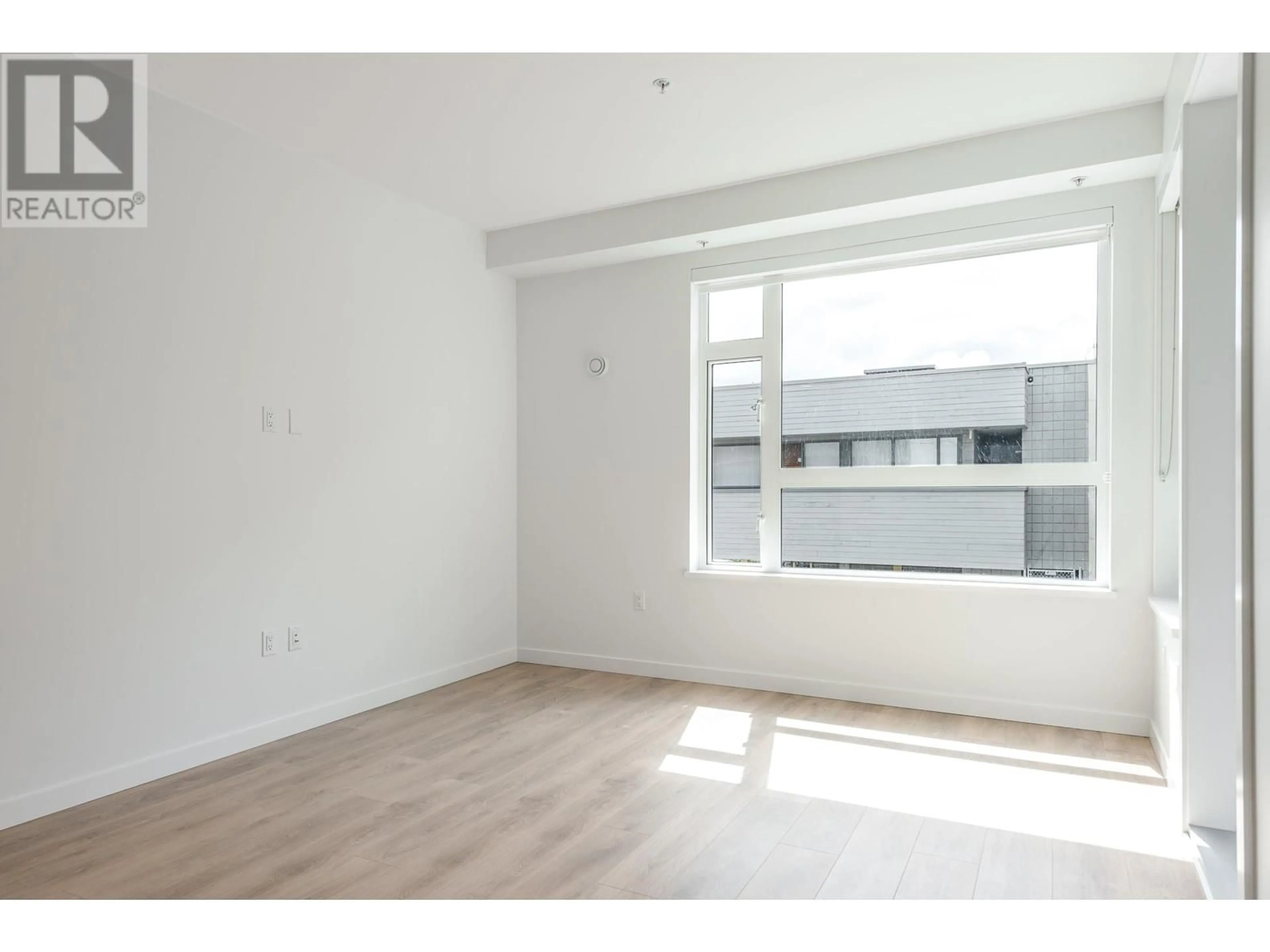 A pic of a room for 111 - 715 15TH STREET, North Vancouver British Columbia V7M1T2
