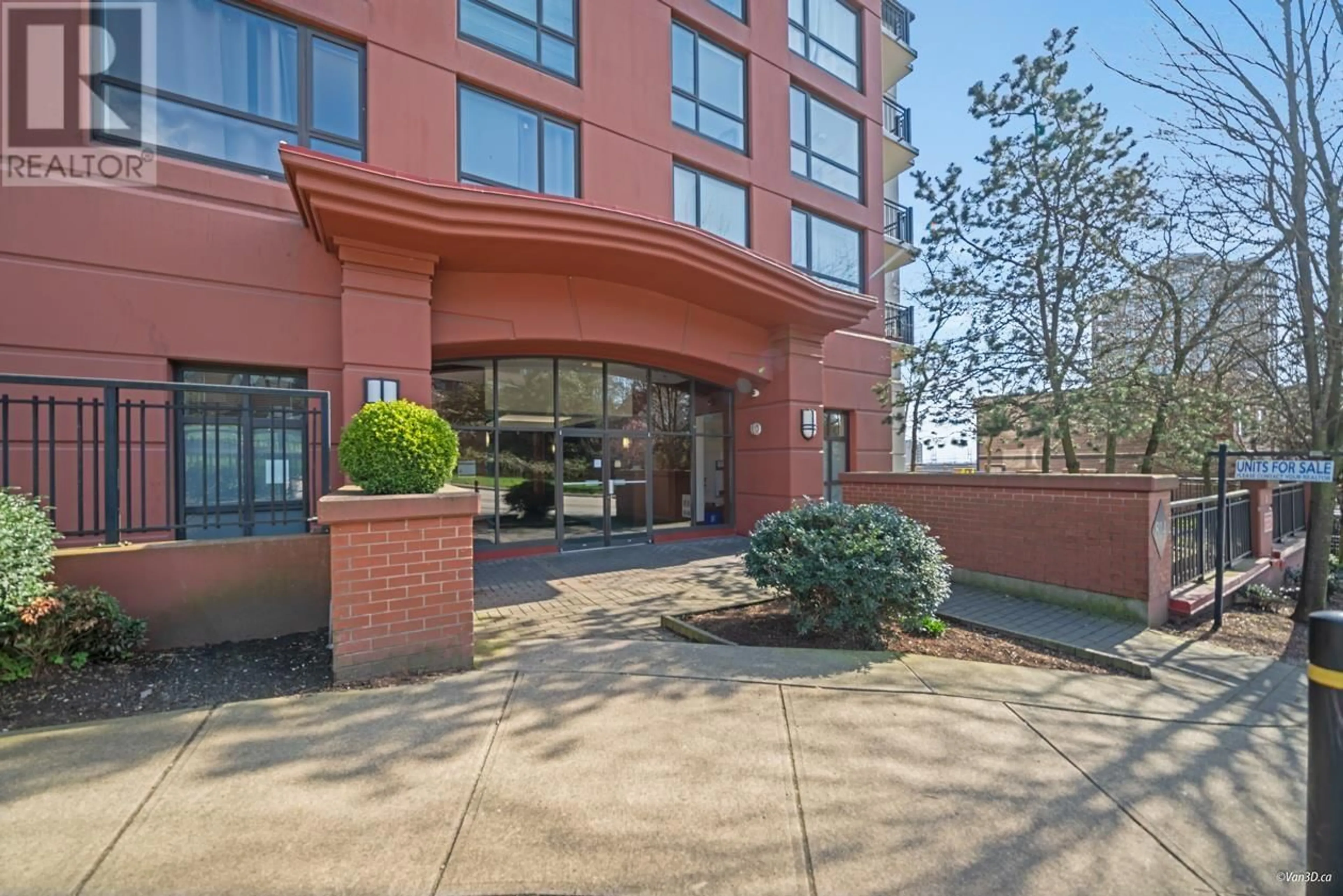 Indoor foyer for 703 - 814 ROYAL AVENUE, New Westminster British Columbia V3M1J9