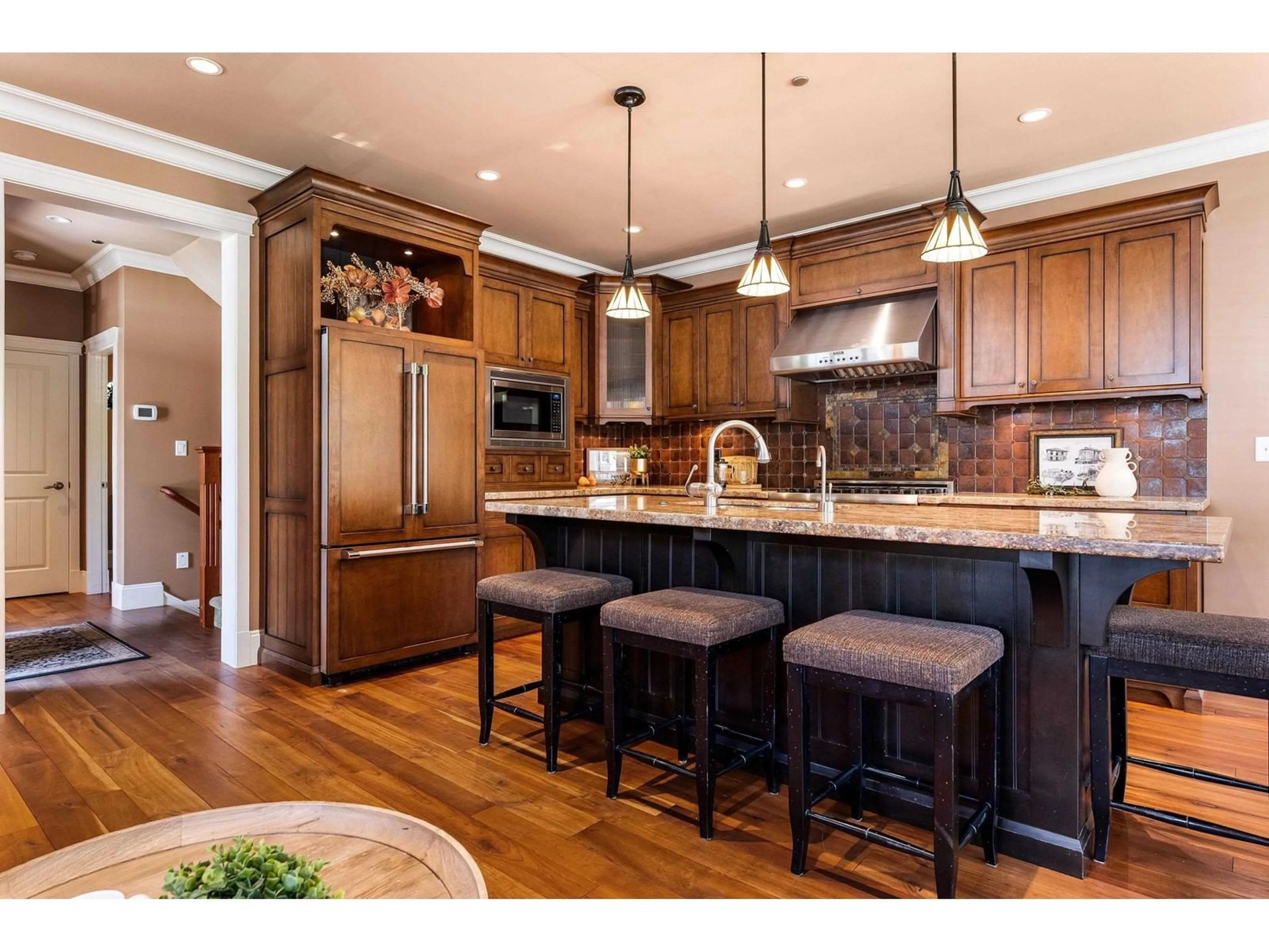 Open concept kitchen, wood/laminate floor for 230 FIRST AVENUE, Chilliwack British Columbia V2R4Y6