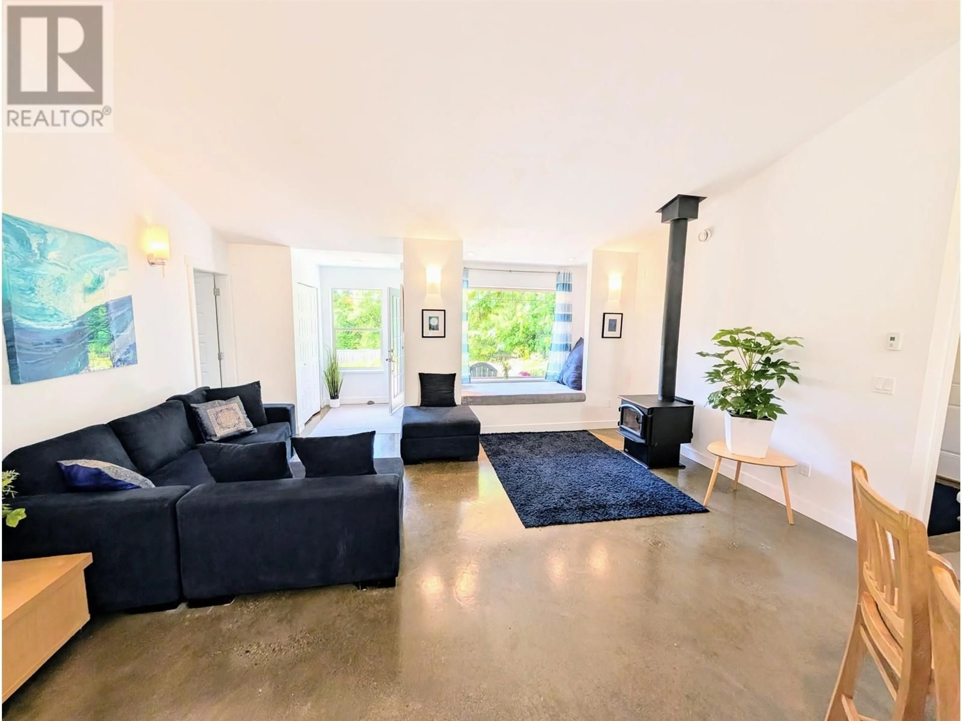 Living room with furniture, cement floor for 1456 GEM PLACE, Roberts Creek British Columbia V0N2W2
