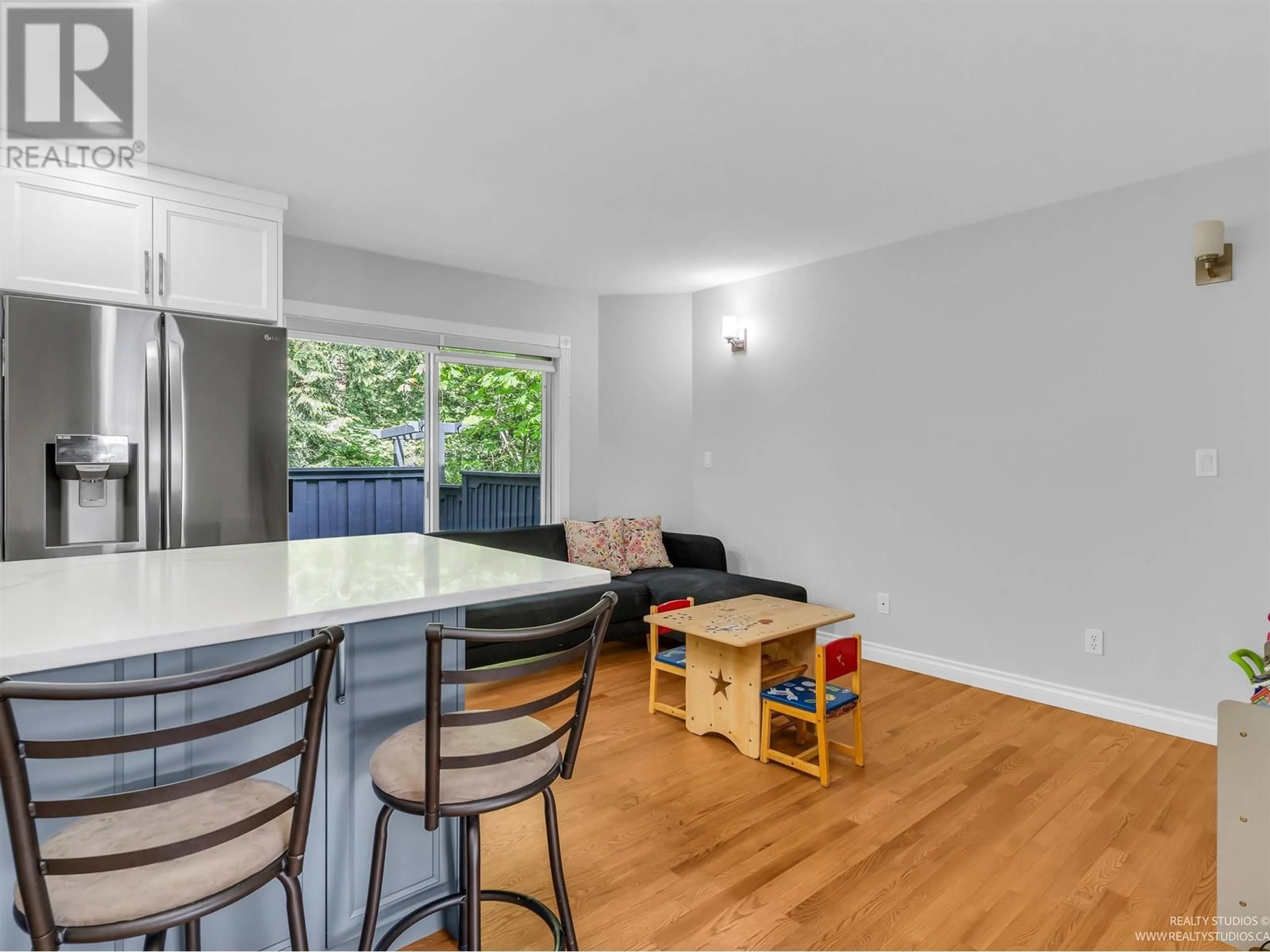 Open concept kitchen, wood/laminate floor for 120 - 2998 ROBSON DRIVE, Coquitlam British Columbia V3E2X6