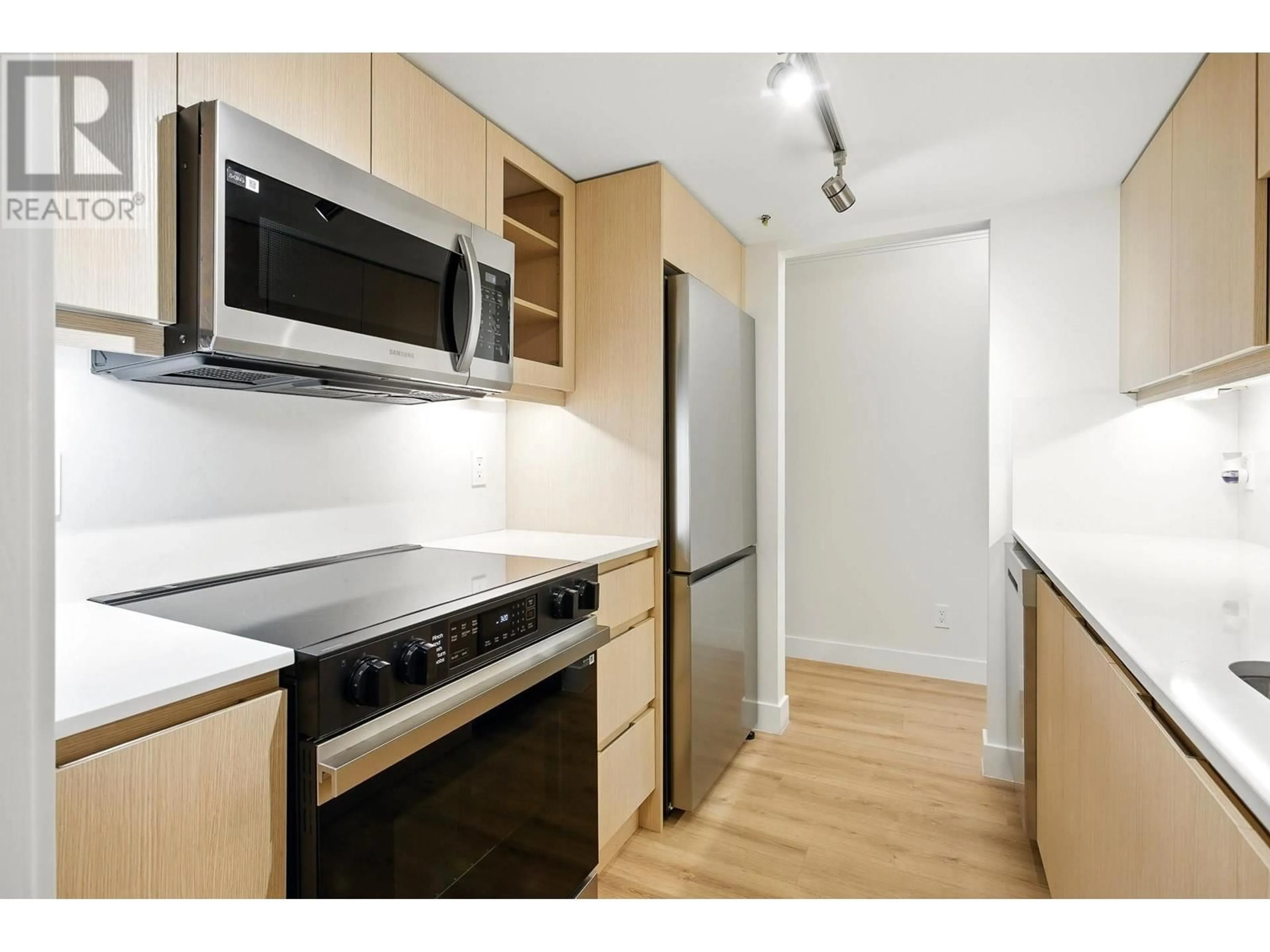 Standard kitchen, wood/laminate floor for 19 - 2885 KENT AVENUE NORTH, Vancouver British Columbia V5S3T9