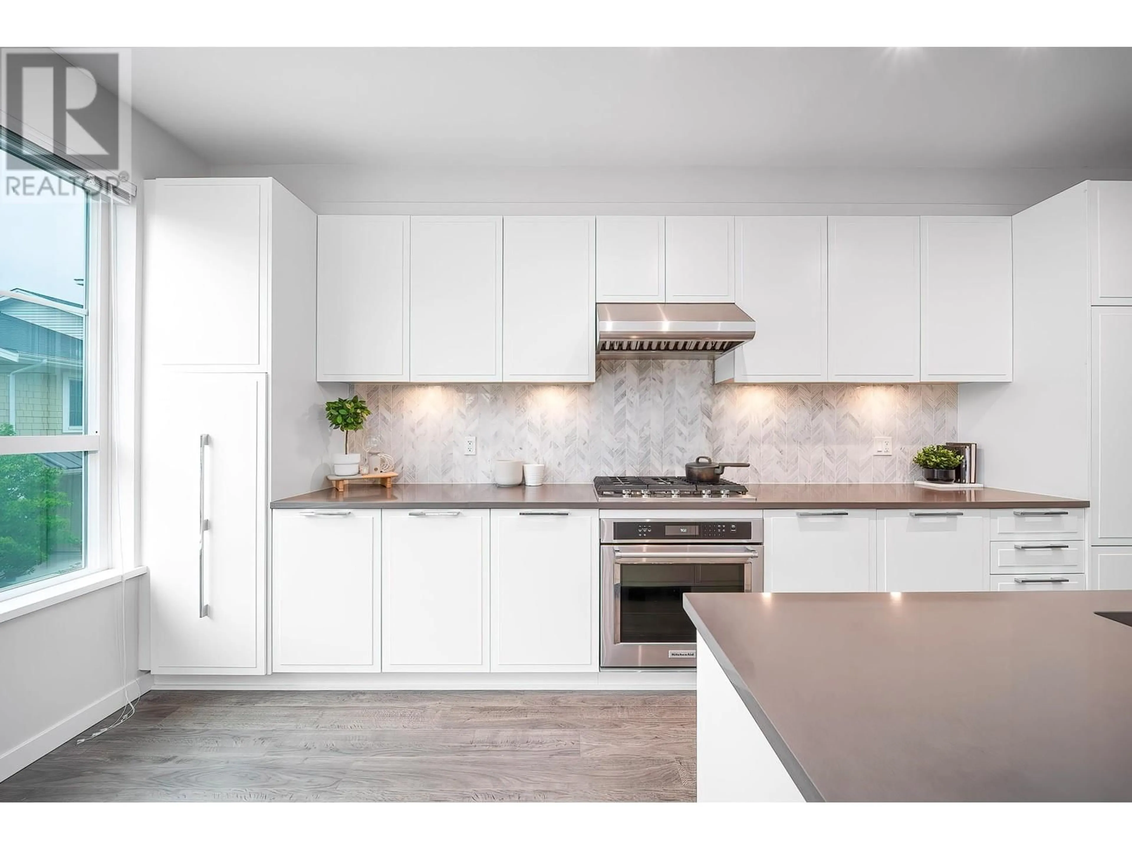 Contemporary kitchen, unknown for 74 - 5551 ADMIRAL WAY, Delta British Columbia V4K0C9