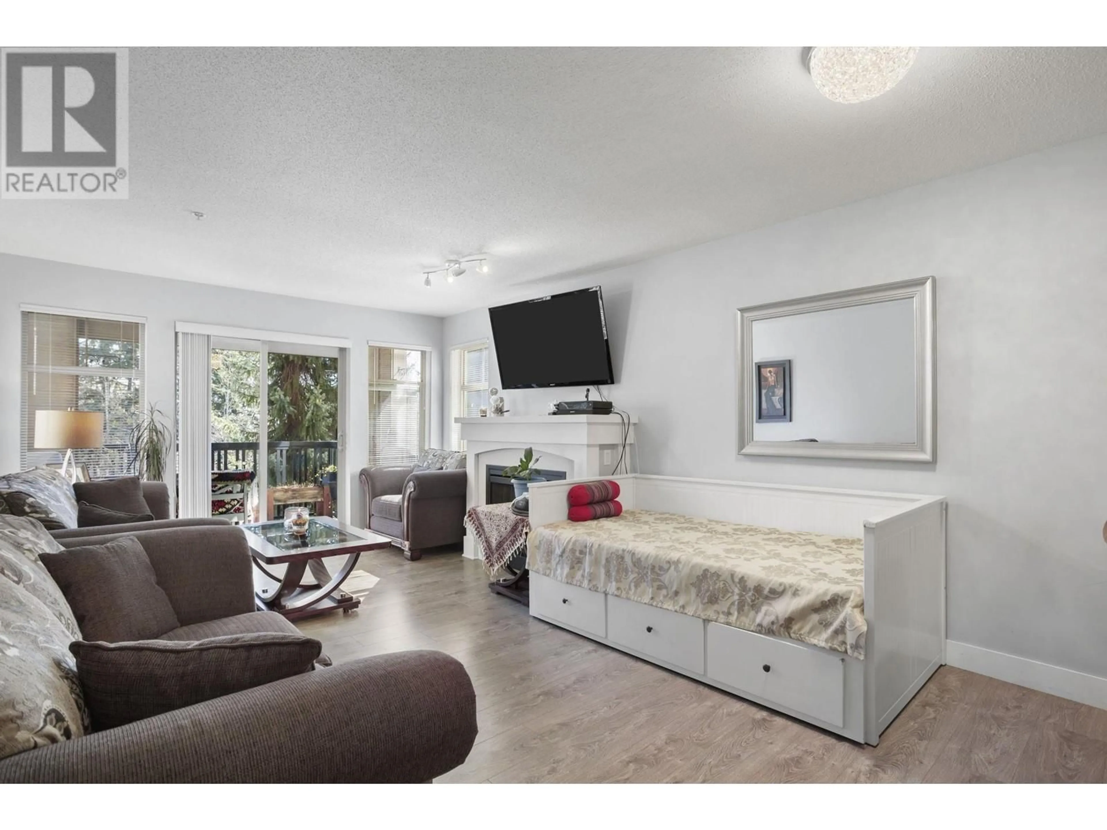 Living room with furniture, unknown for 207 - 2998 SILVER SPRINGS BOULEVARD, Coquitlam British Columbia V3E3R7