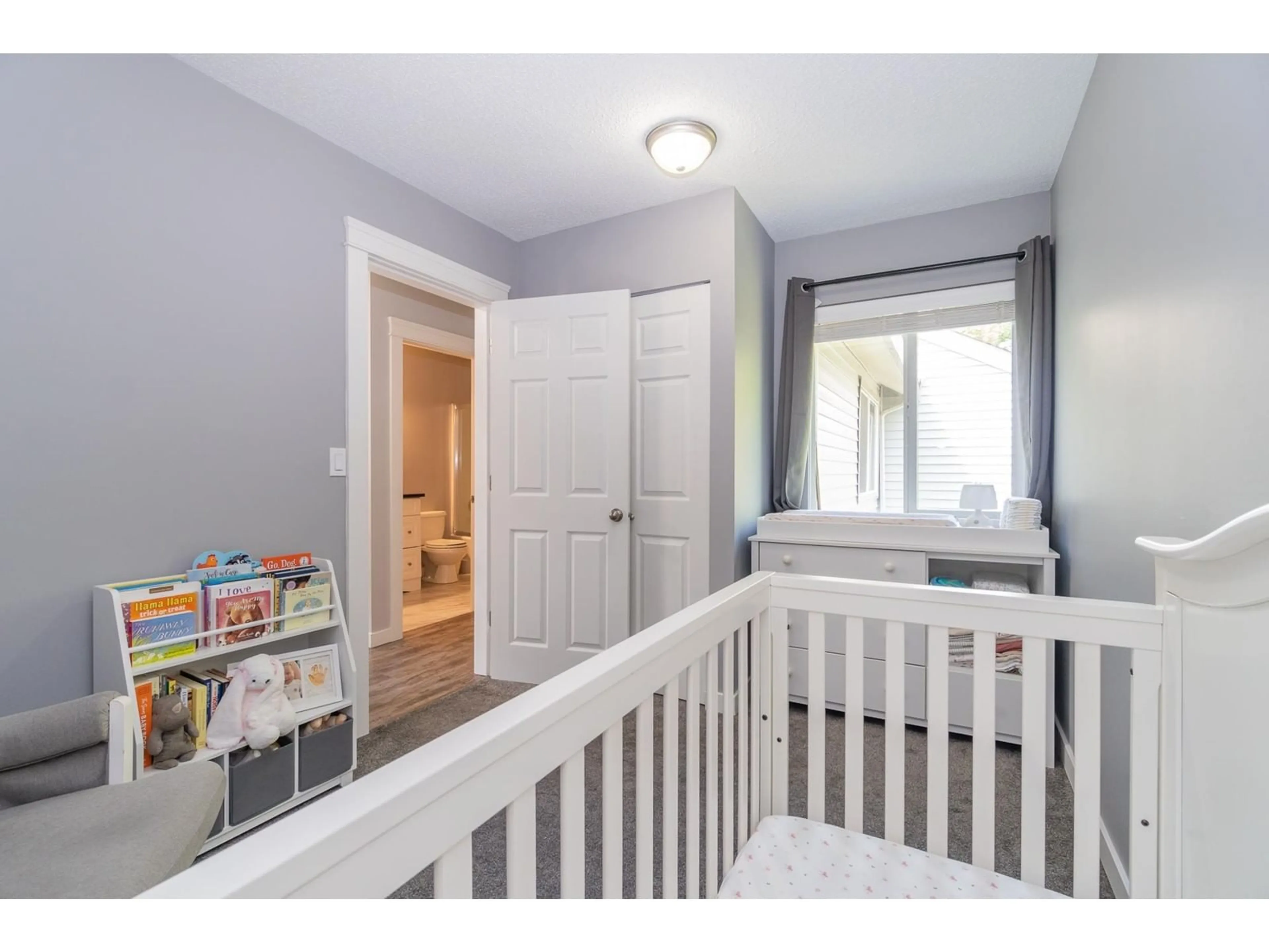 Indoor entryway for 6229 GREENSIDE EAST, Surrey British Columbia V3S5M8