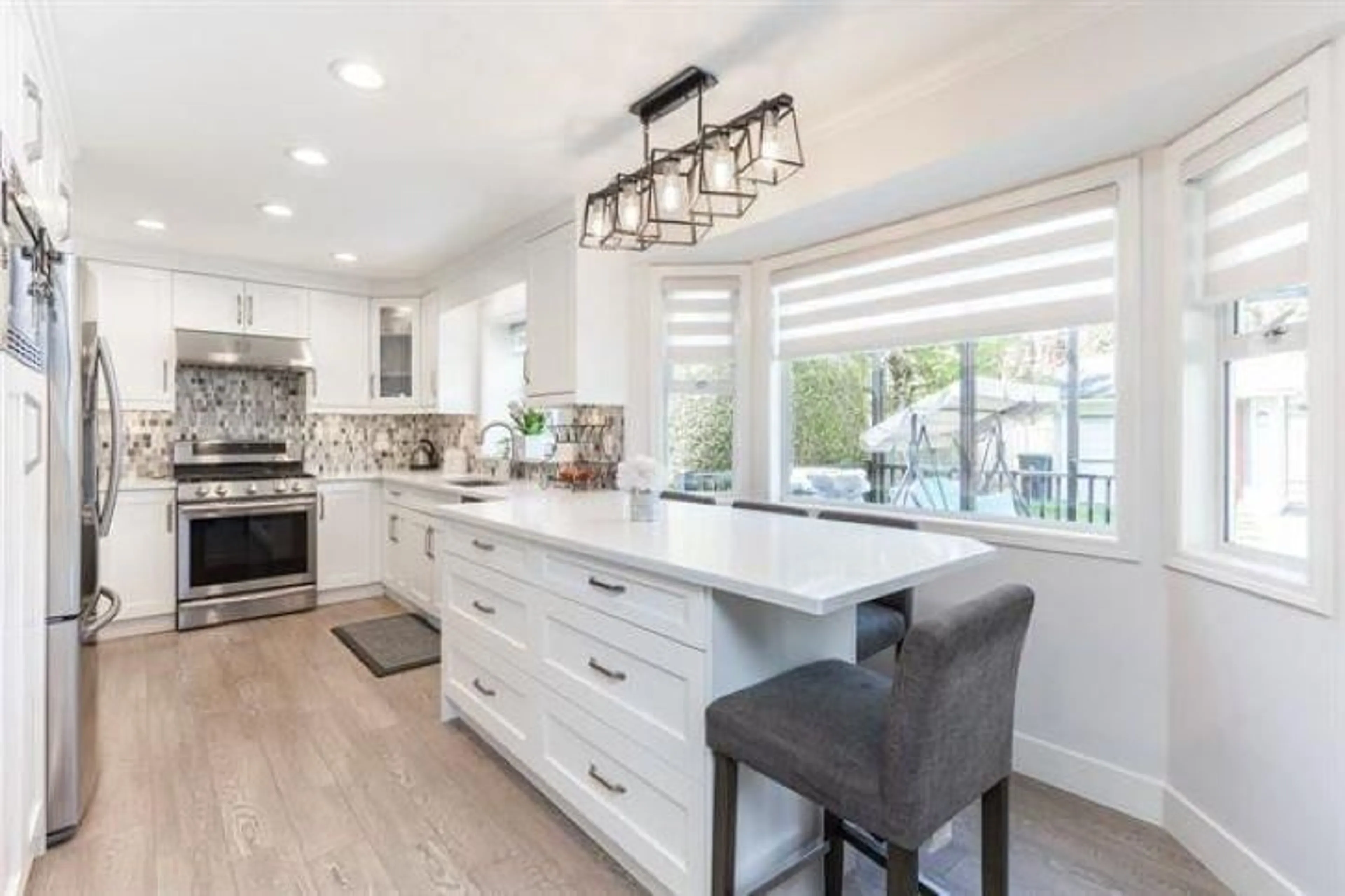 Open concept kitchen, unknown for 8495 143, Surrey British Columbia V3W0Z9