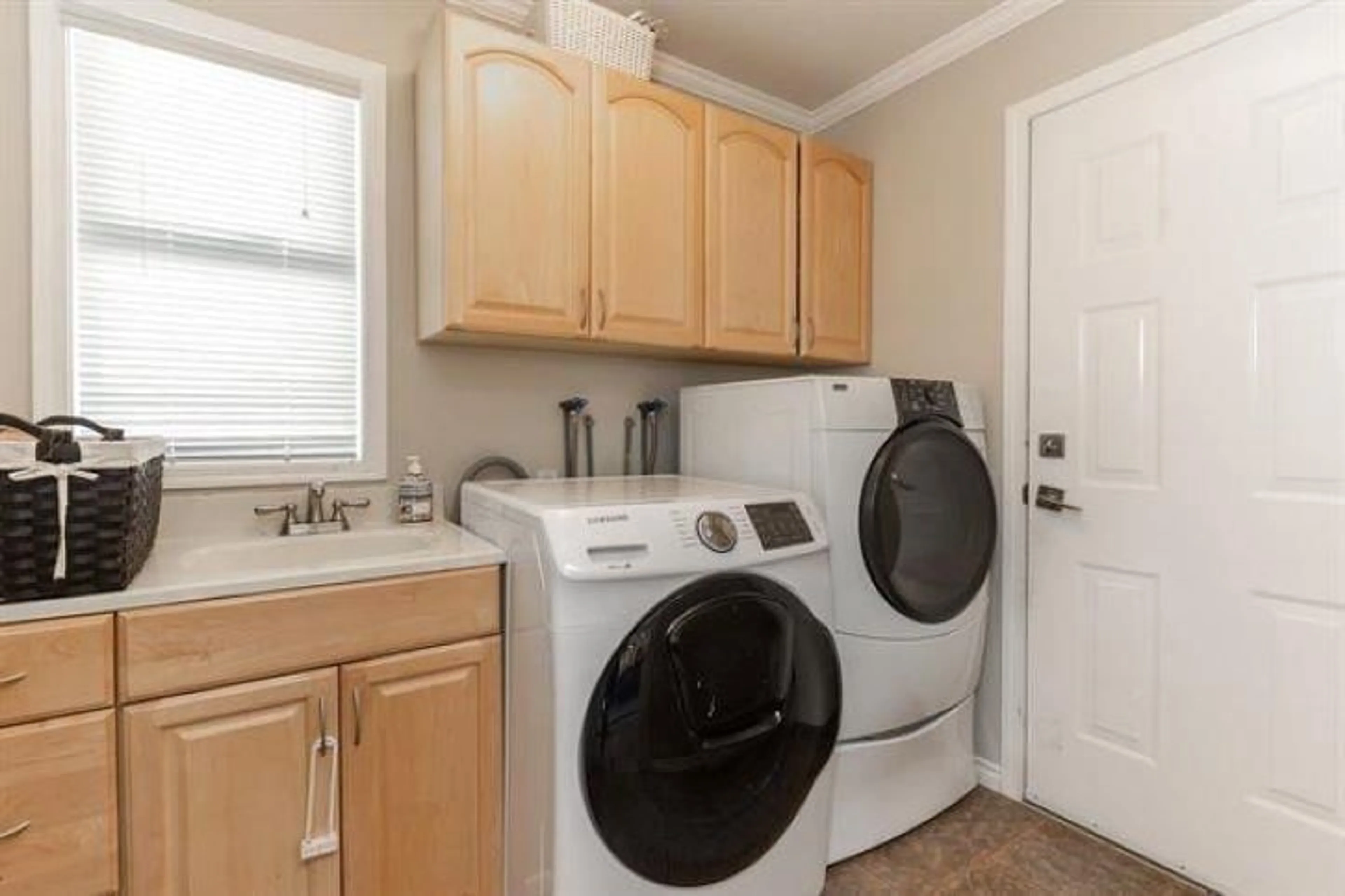 Laundry room for 8495 143, Surrey British Columbia V3W0Z9