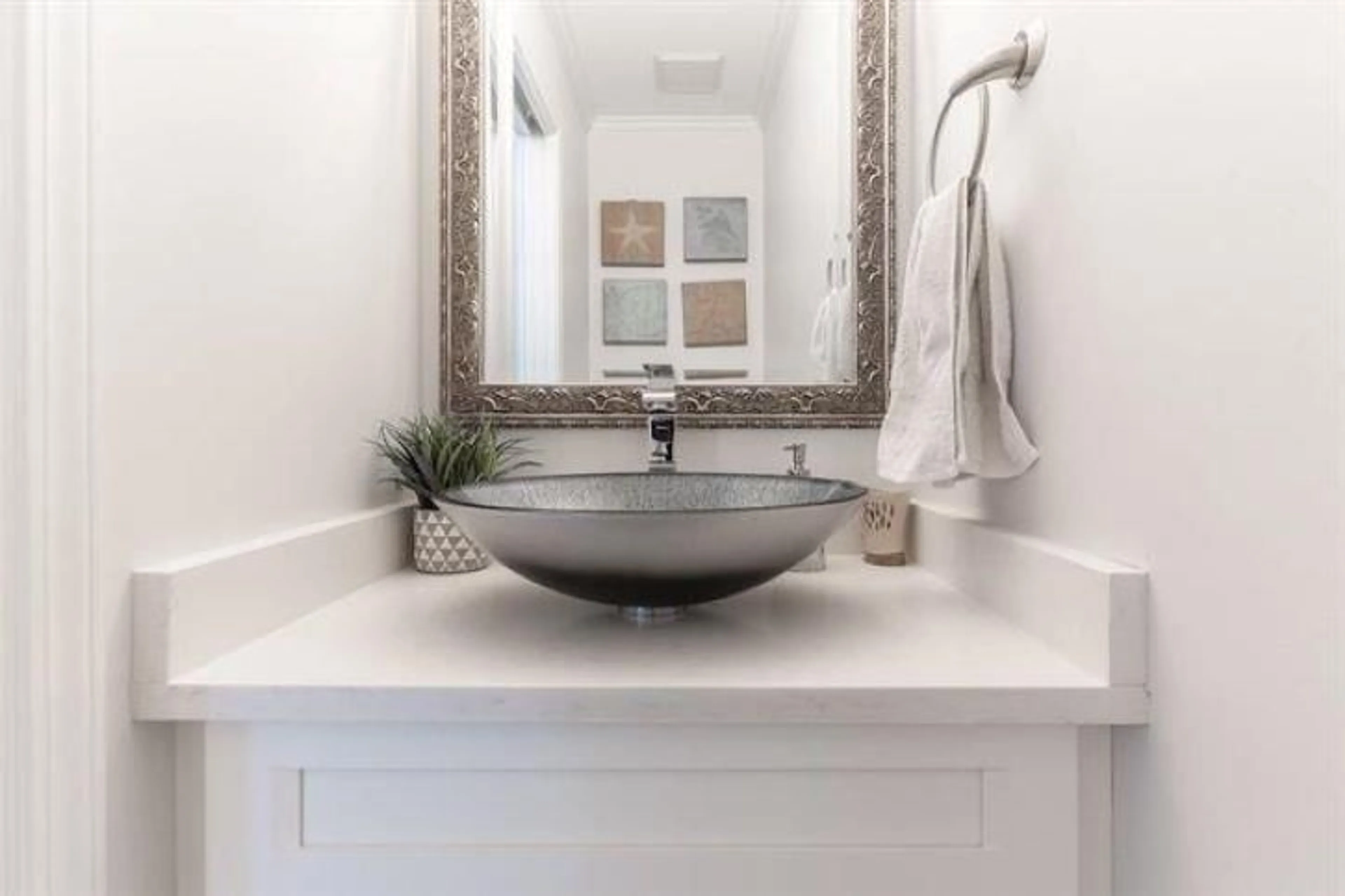 Contemporary bathroom, ceramic/tile floor for 8495 143, Surrey British Columbia V3W0Z9