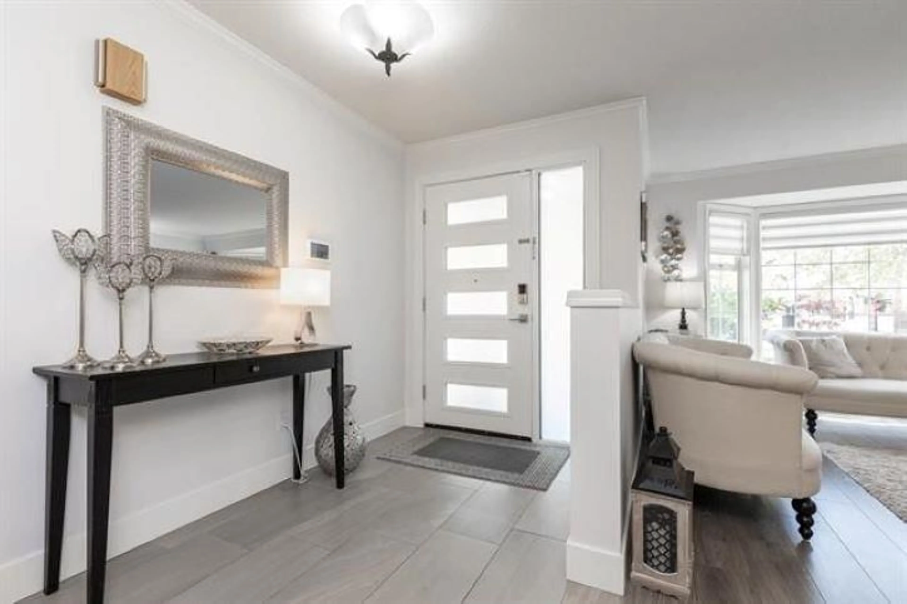 Indoor entryway for 8495 143, Surrey British Columbia V3W0Z9
