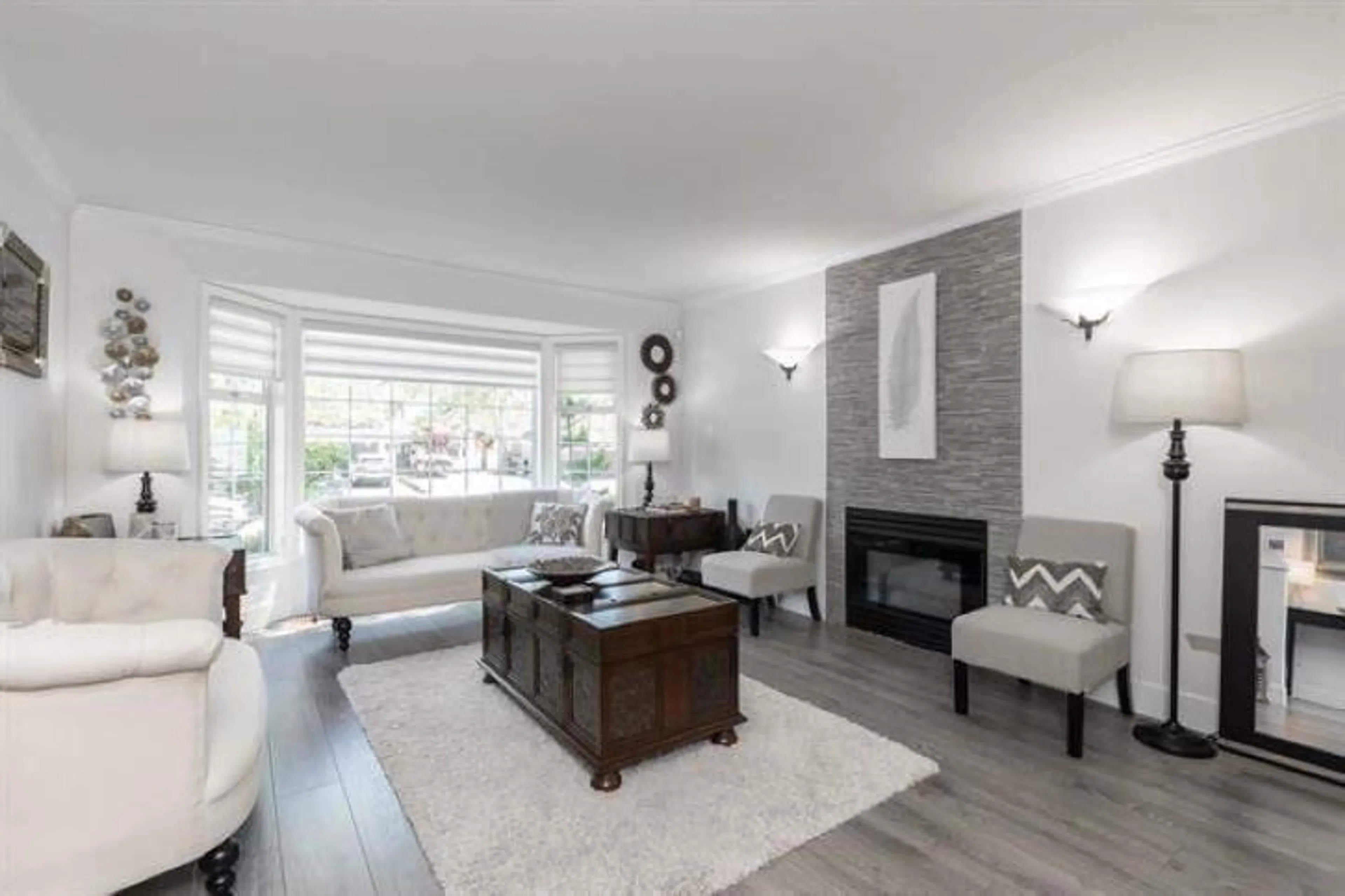 Living room with furniture, unknown for 8495 143, Surrey British Columbia V3W0Z9