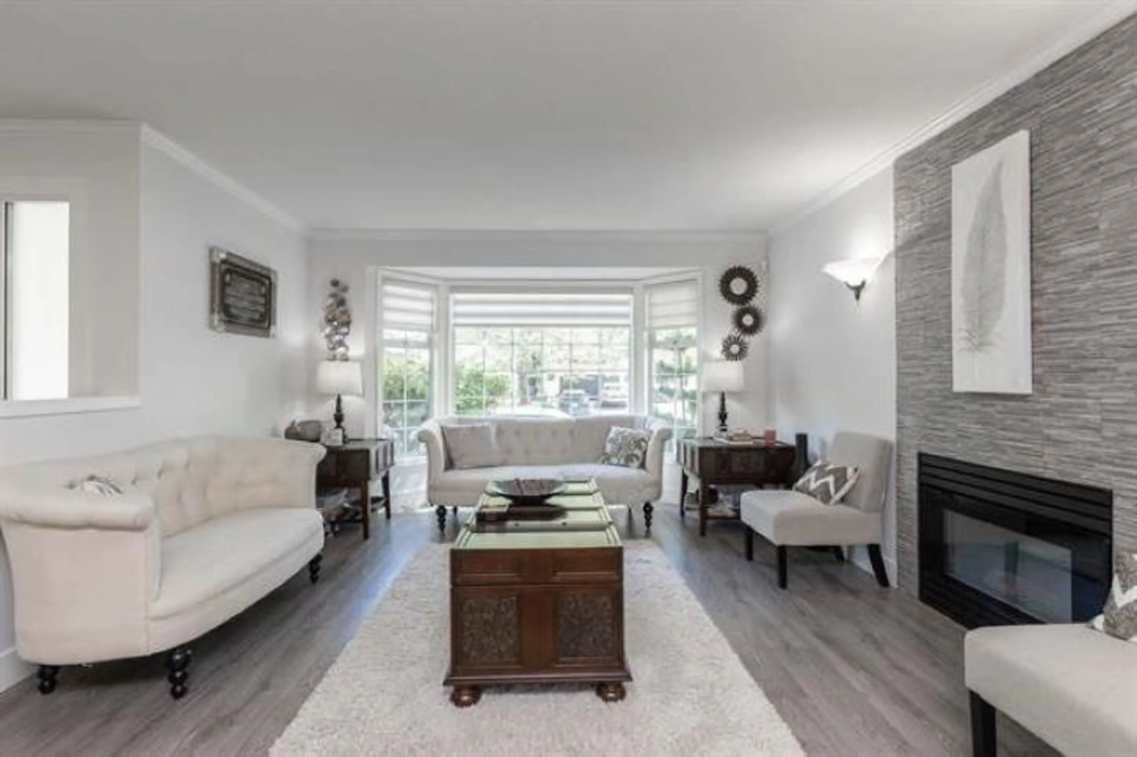 Living room with furniture, unknown for 8495 143, Surrey British Columbia V3W0Z9