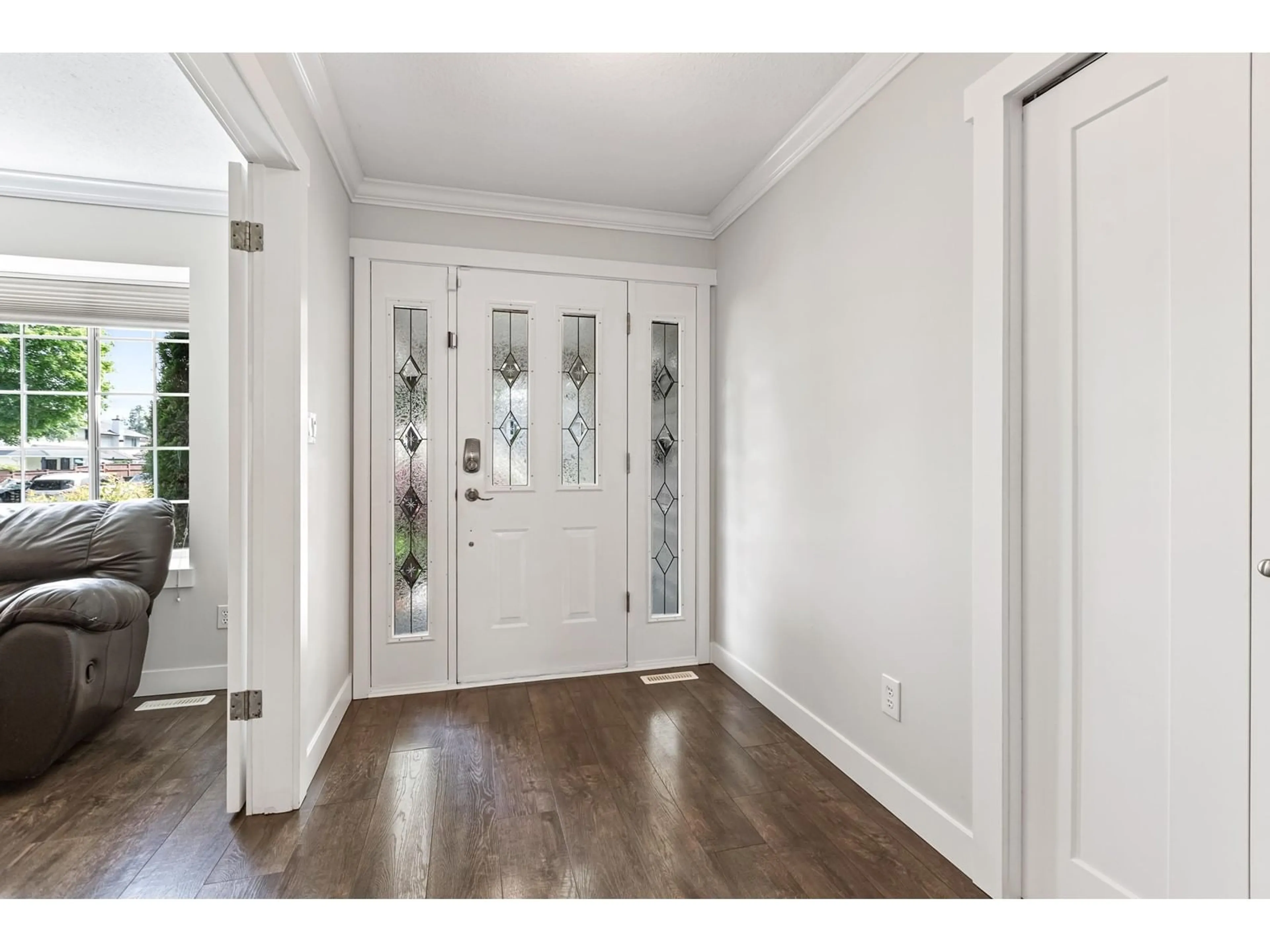 Indoor entryway for 9271 156A, Surrey British Columbia V4N3B1