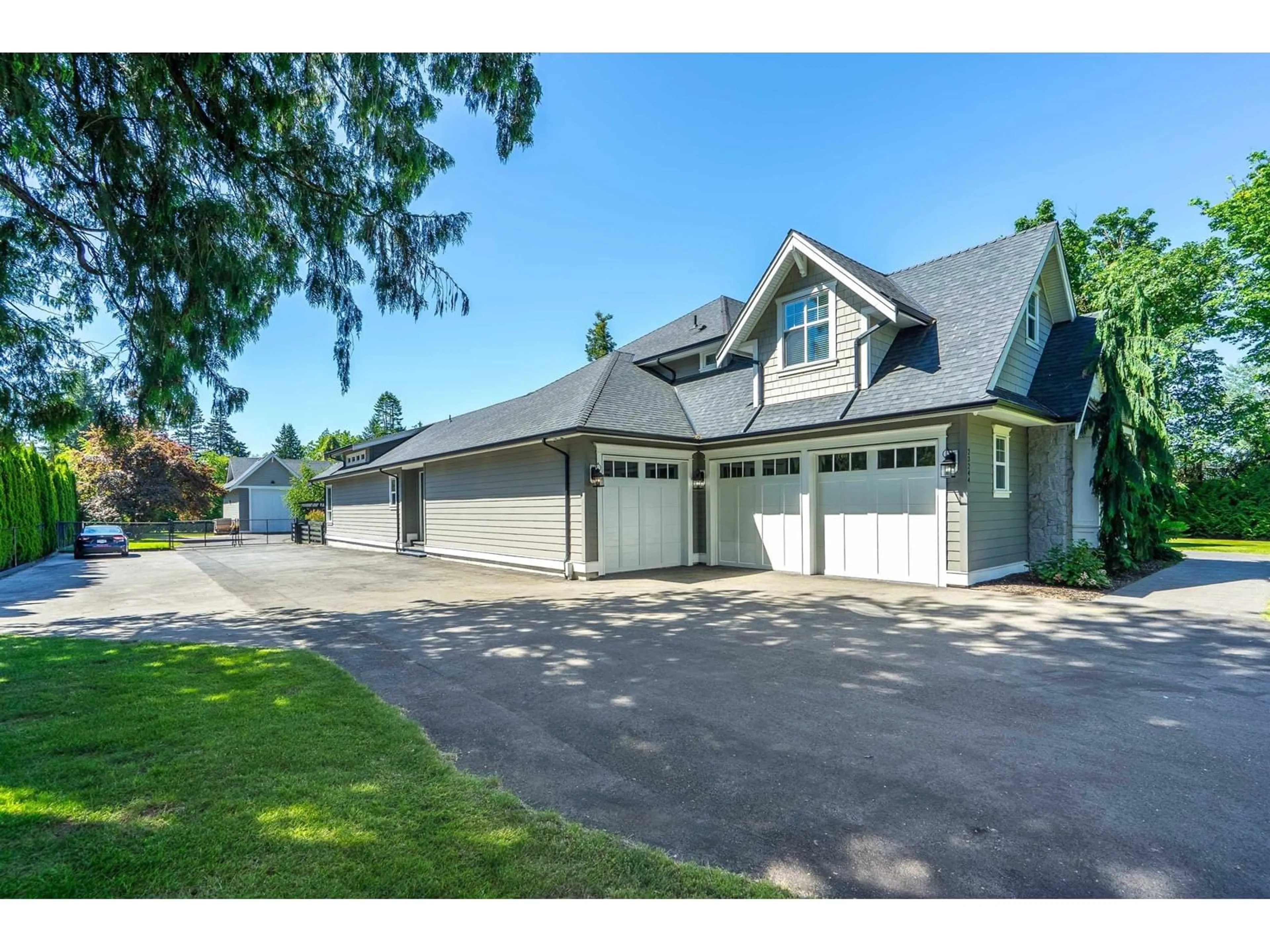 Indoor garage for 23244 OLD YALE, Langley British Columbia V2Z2K4
