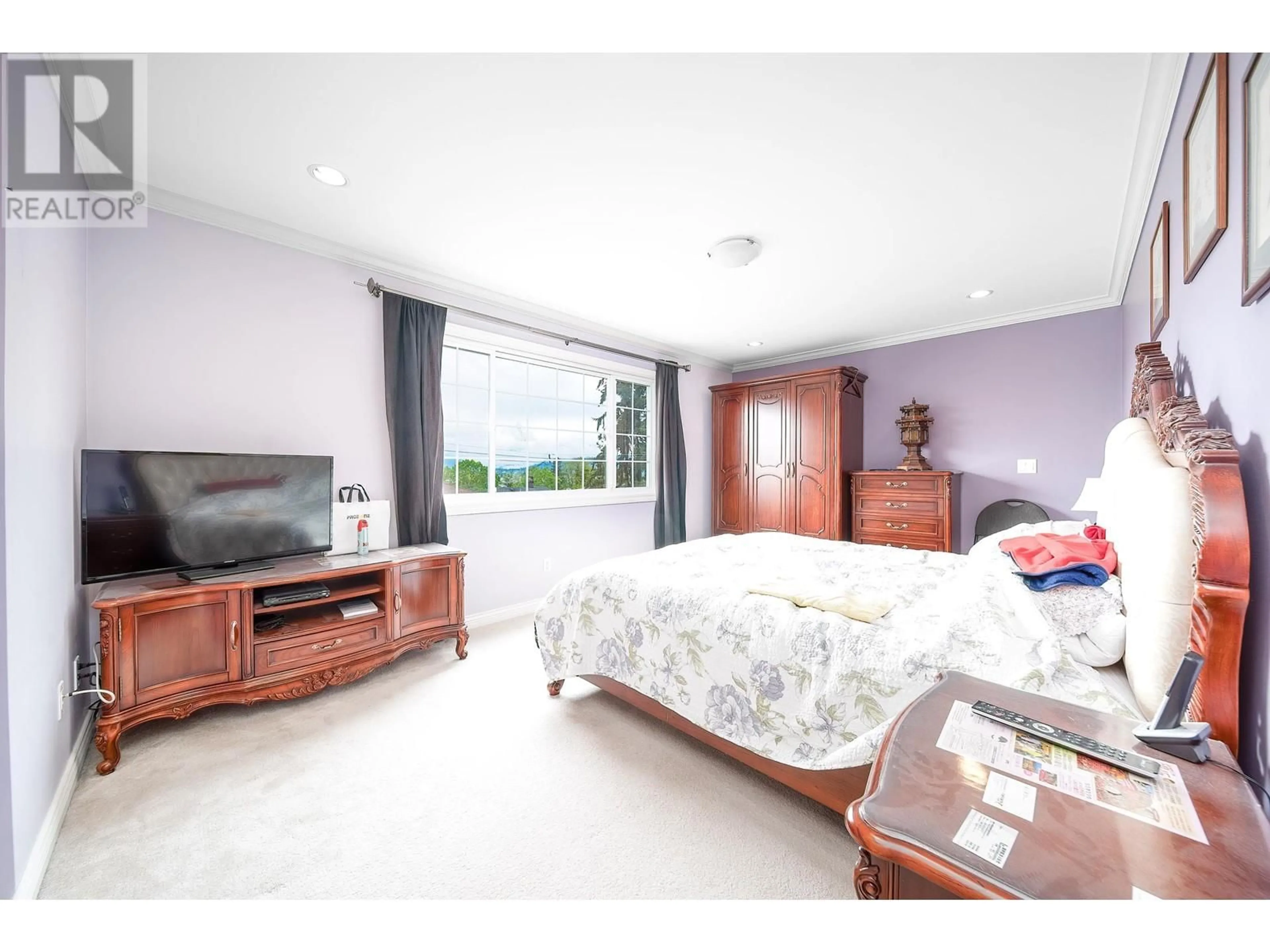 Bedroom with bed, unknown for 4708 SARDIS STREET, Burnaby British Columbia V5H1L5