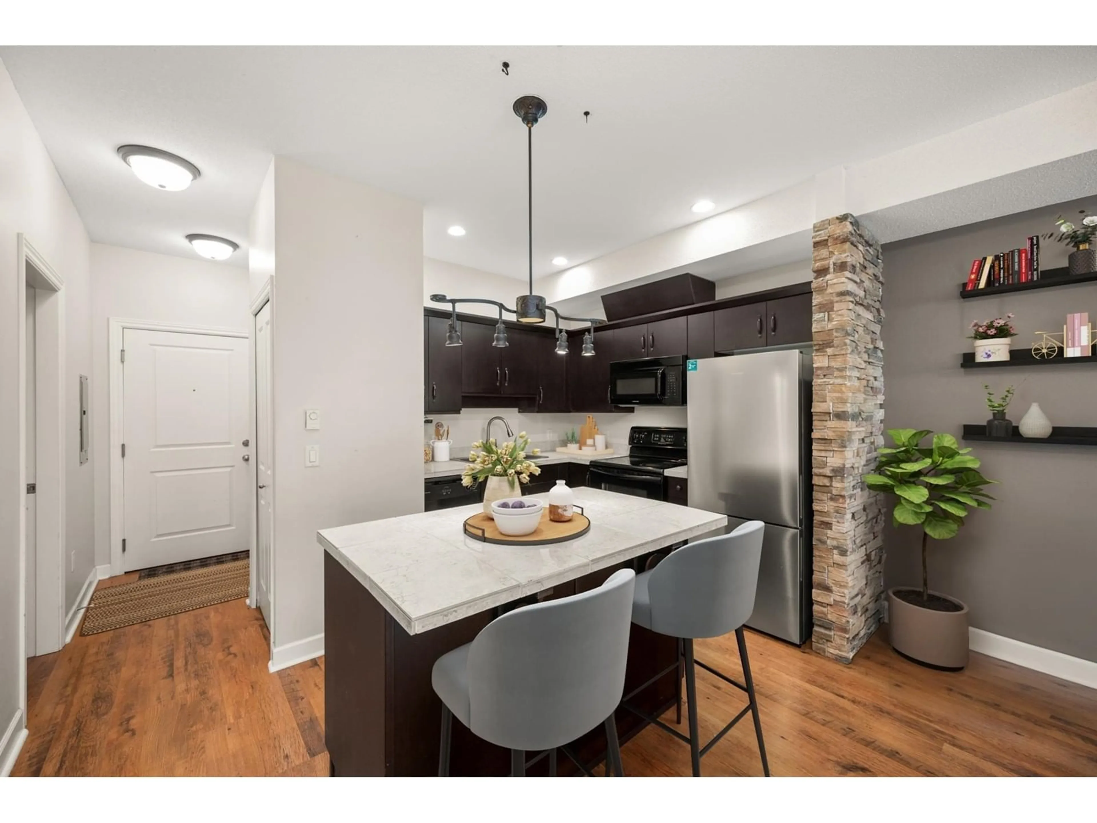 Open concept kitchen, unknown for 203 - 20281 53A, Langley British Columbia V3A3V6