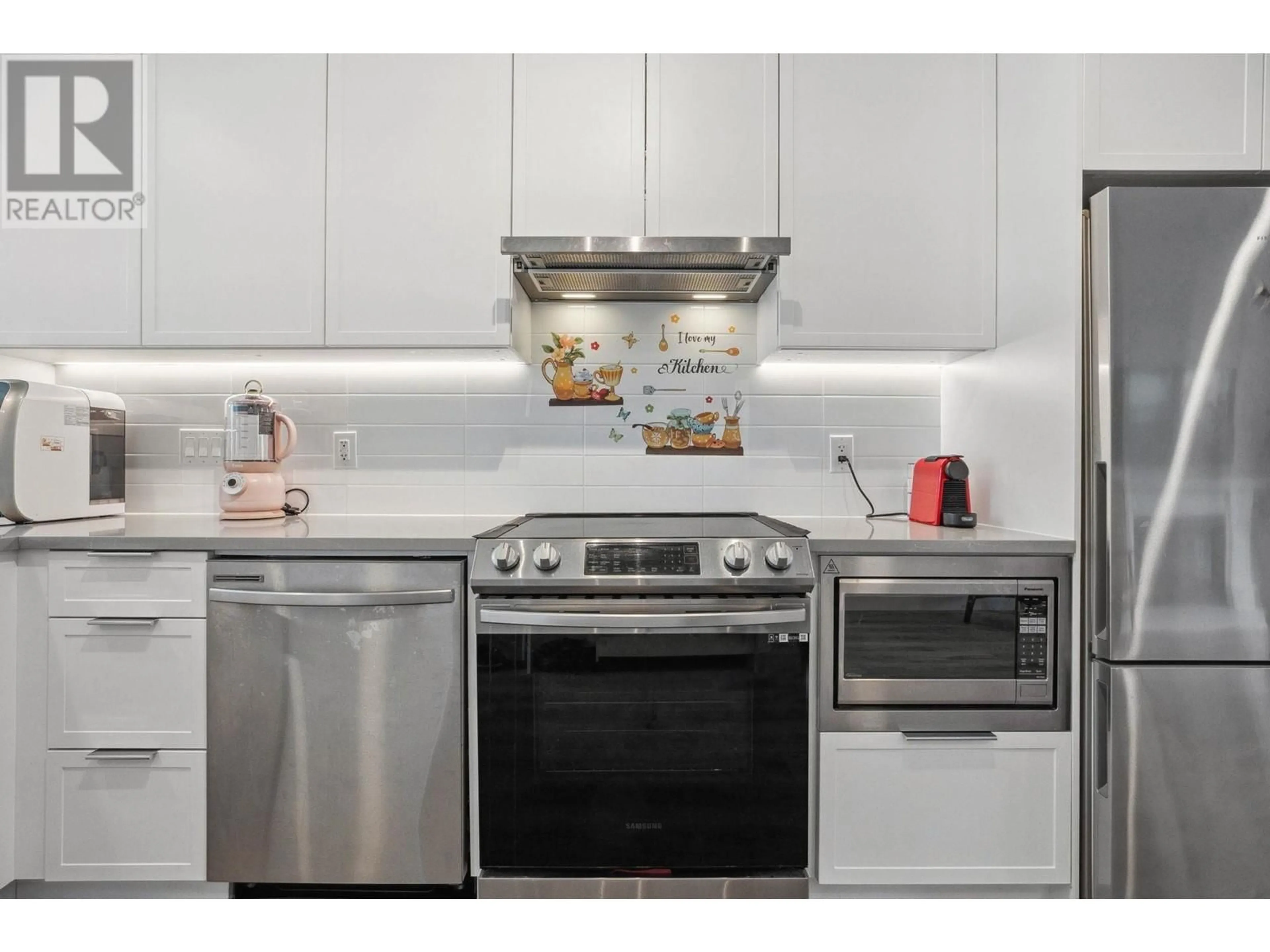 Standard kitchen, ceramic/tile floor for 103 - 609 SYDNEY AVENUE, Coquitlam British Columbia V3K3K1