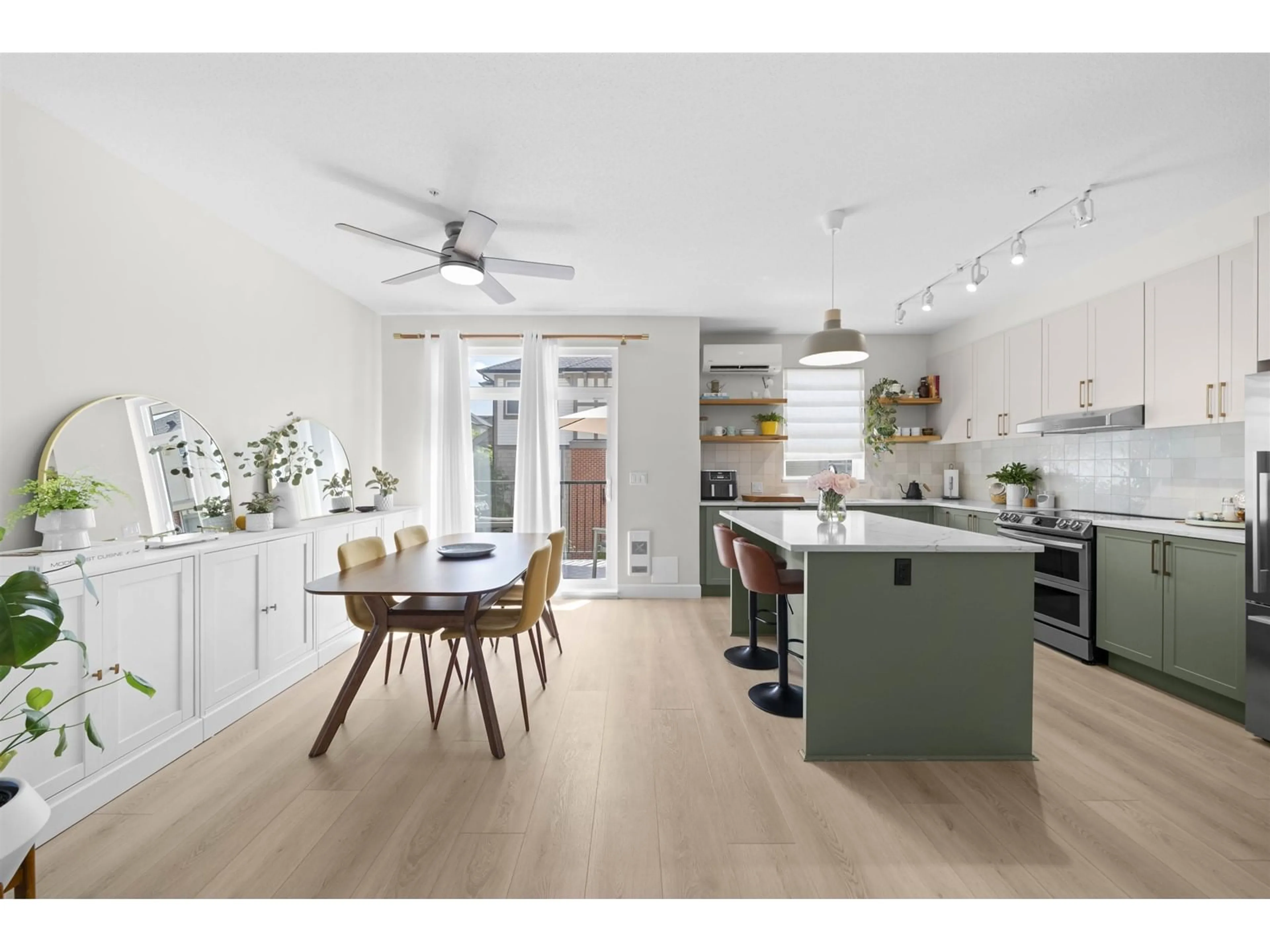 Open concept kitchen, wood/laminate floor for 80 - 7848 209, Langley British Columbia V2Y0M4