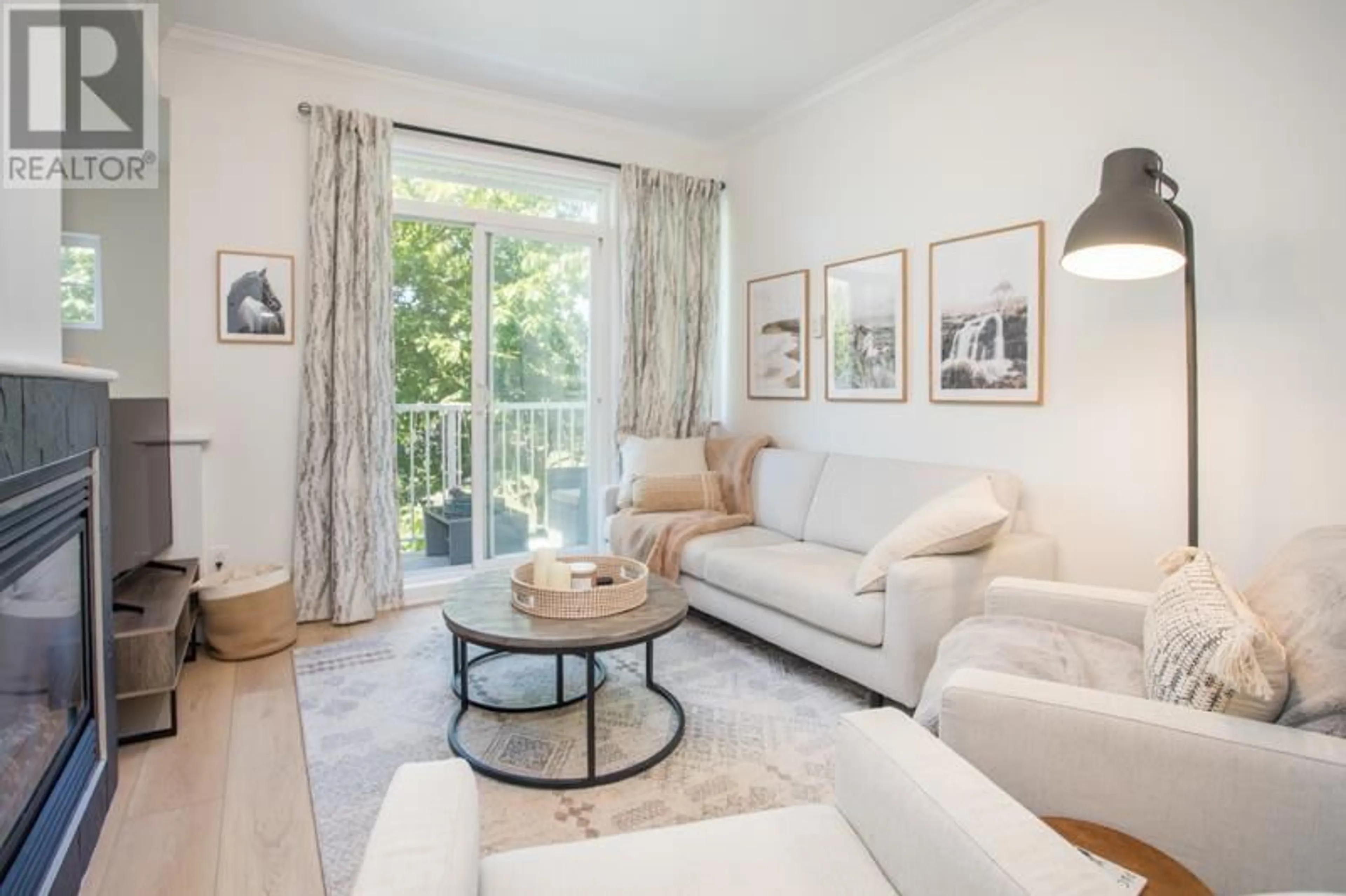 Living room with furniture, wood/laminate floor for 64 - 6300 LONDON ROAD, Richmond British Columbia V7E6V6