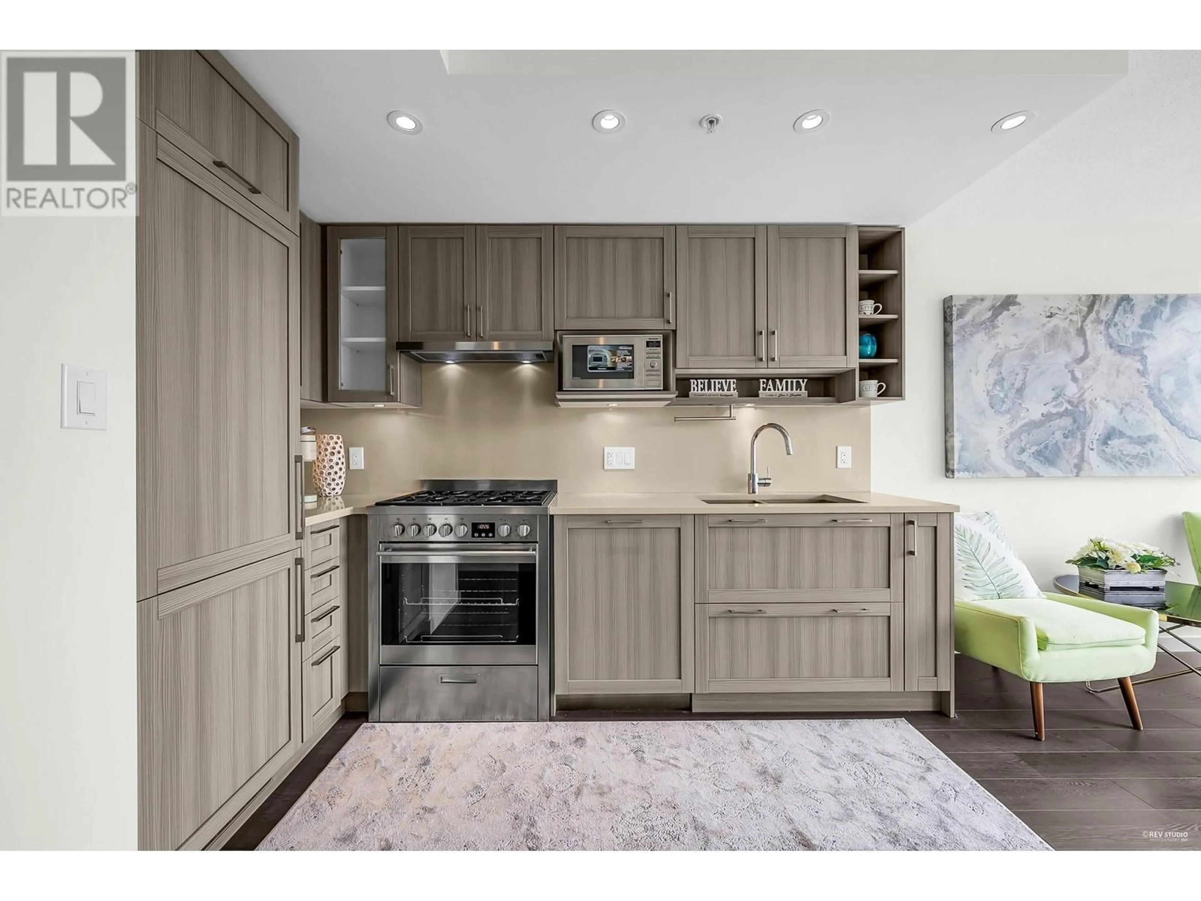 Open concept kitchen, unknown for 1906 - 5515 BOUNDARY ROAD, Vancouver British Columbia V5R0E3