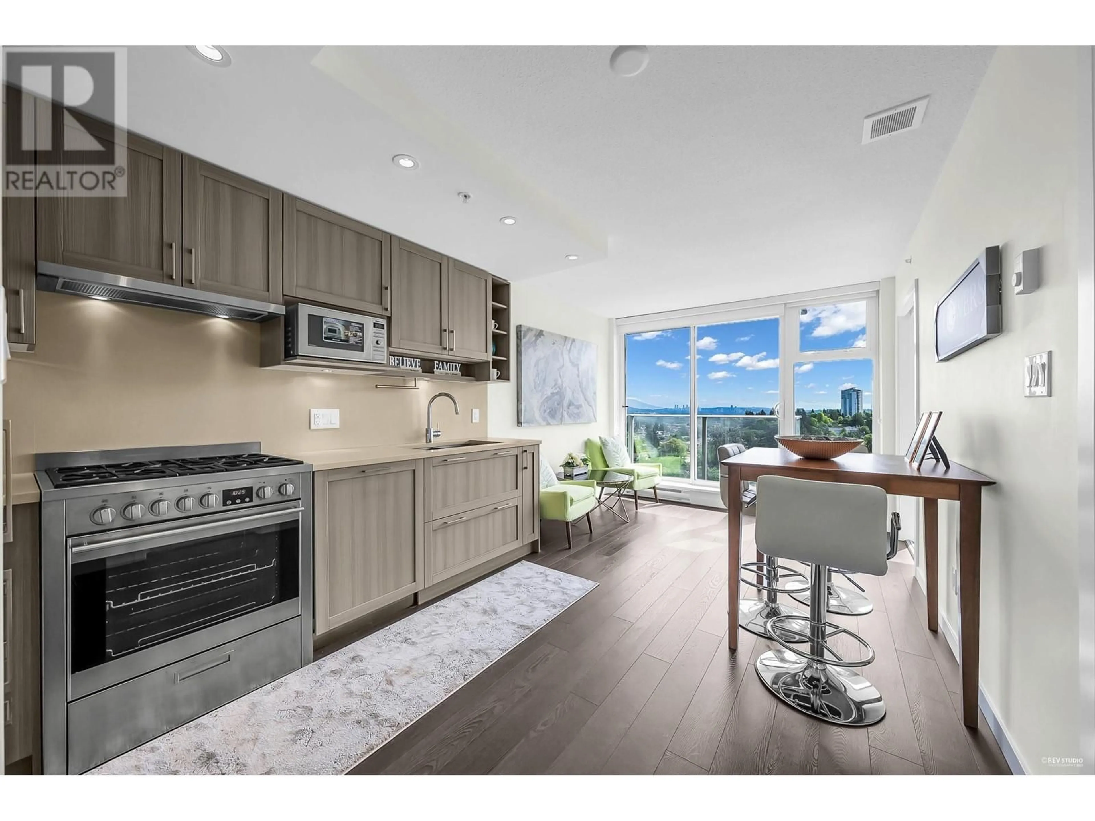 Open concept kitchen, unknown for 1906 - 5515 BOUNDARY ROAD, Vancouver British Columbia V5R0E3