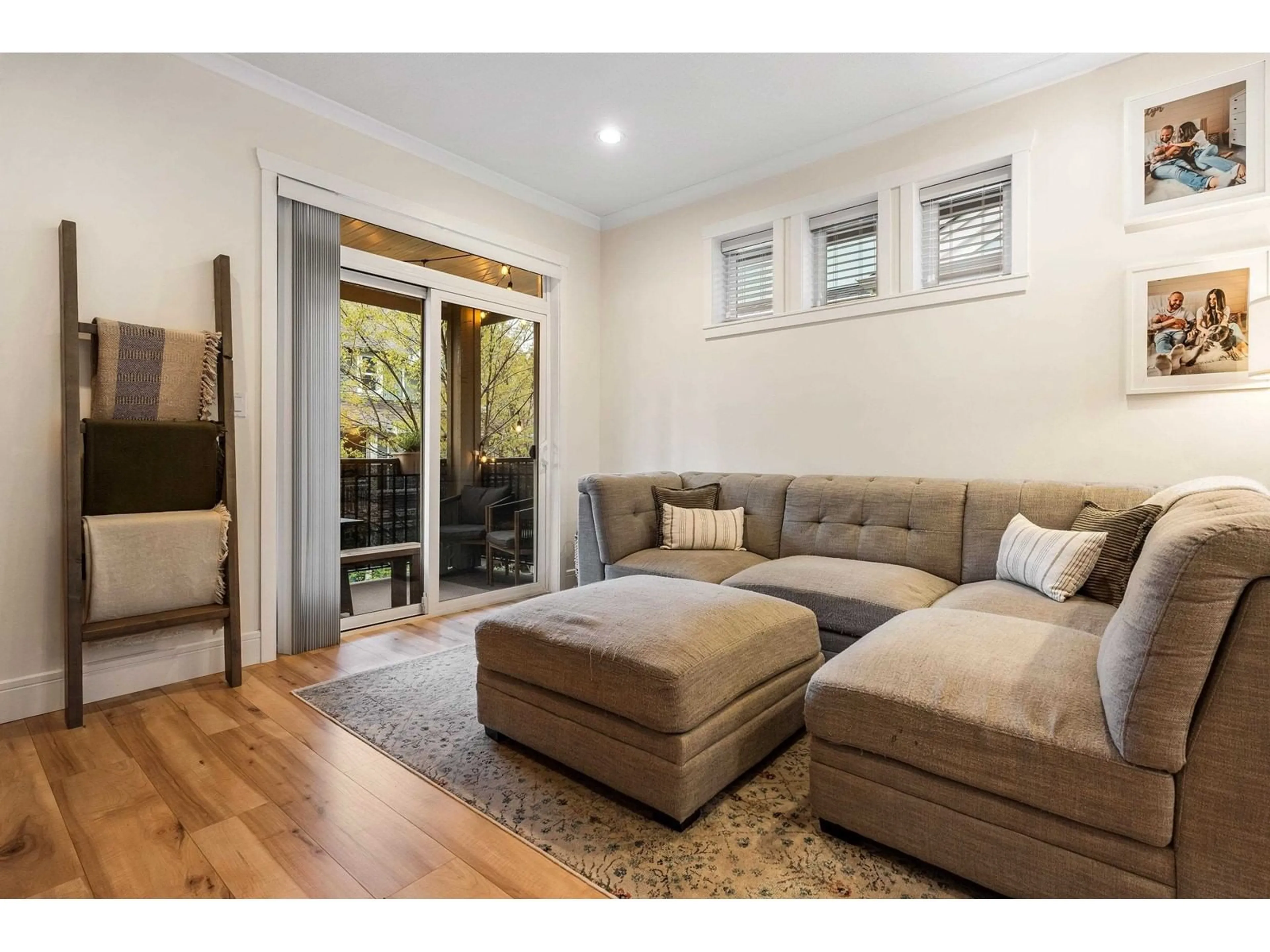 Living room with furniture, wood/laminate floor for 13 - 5805 SAPPERS WAY, Chilliwack British Columbia V2R0L7