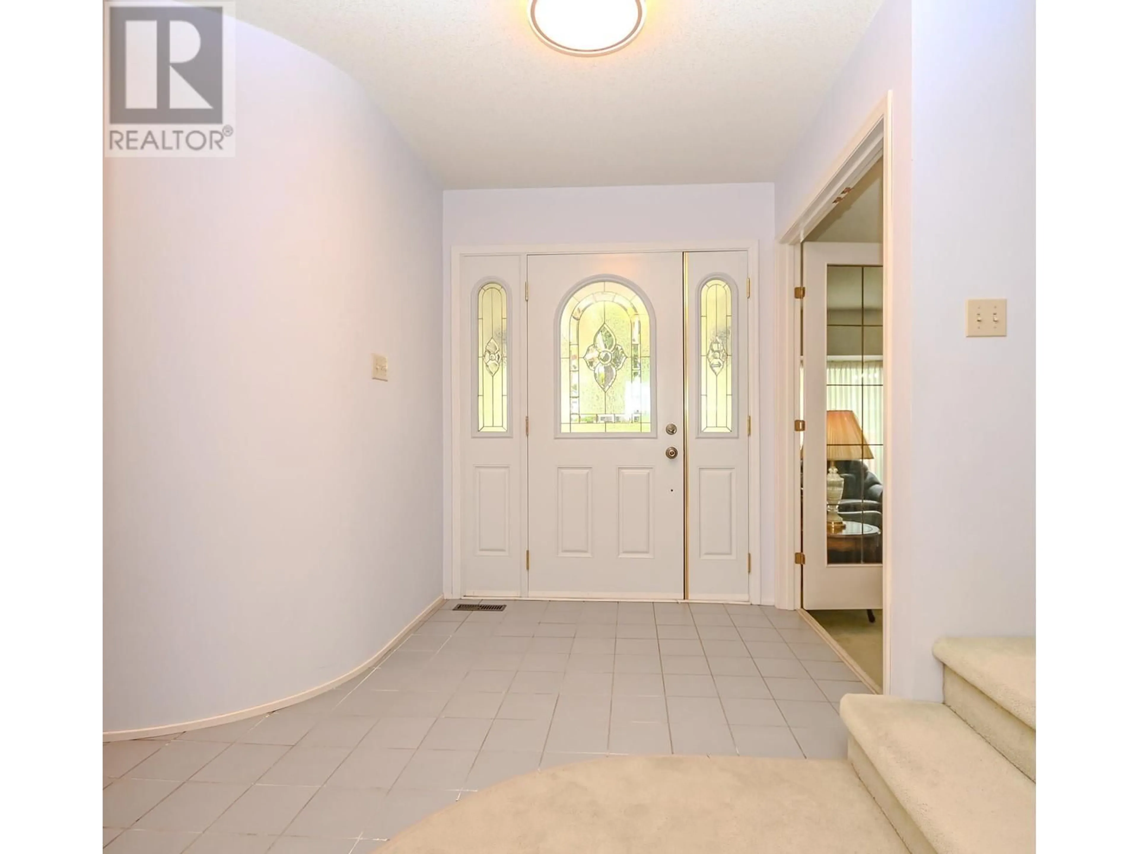 Indoor foyer for 2560 BLUEBELL AVENUE, Coquitlam British Columbia V3E2G1