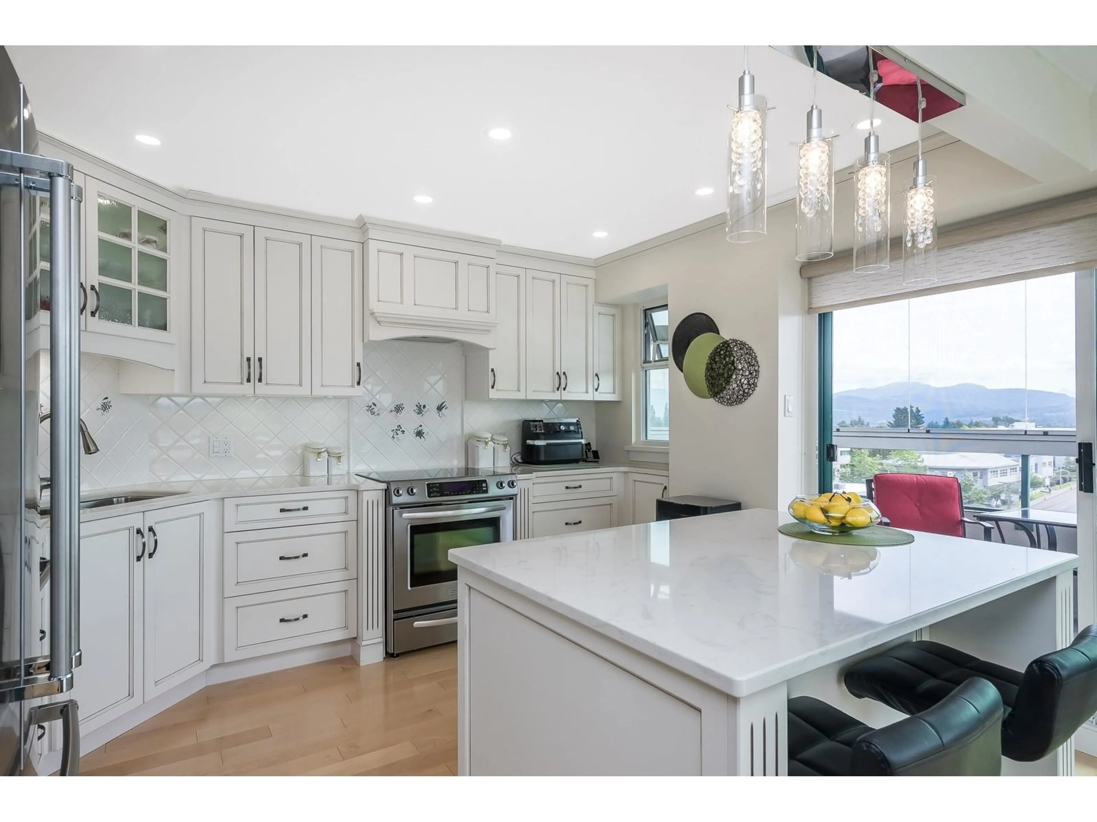 Open concept kitchen, ceramic/tile floor for 704 - 32440 SIMON, Abbotsford British Columbia V2T5R3