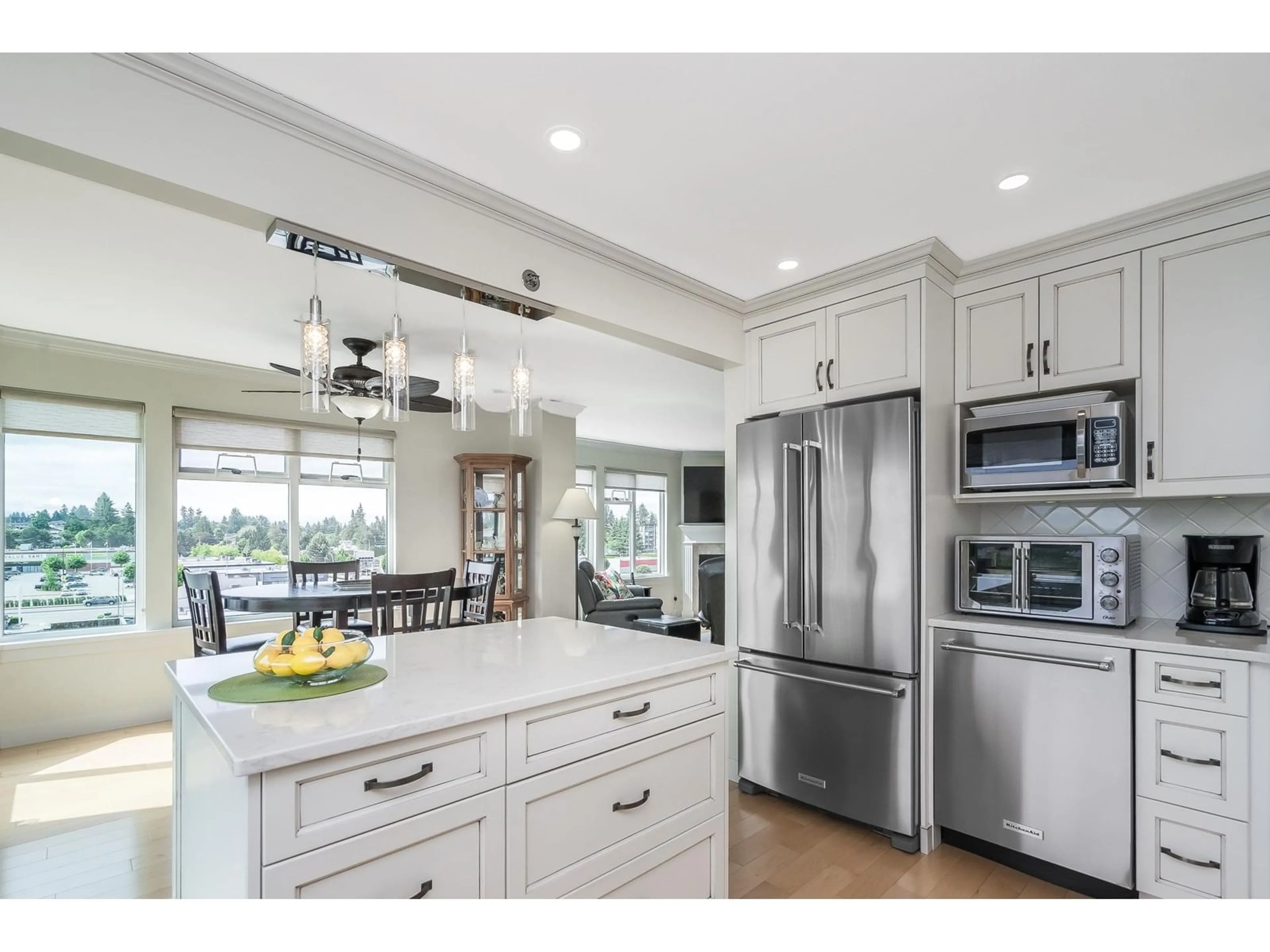 Open concept kitchen, unknown for 704 - 32440 SIMON, Abbotsford British Columbia V2T5R3