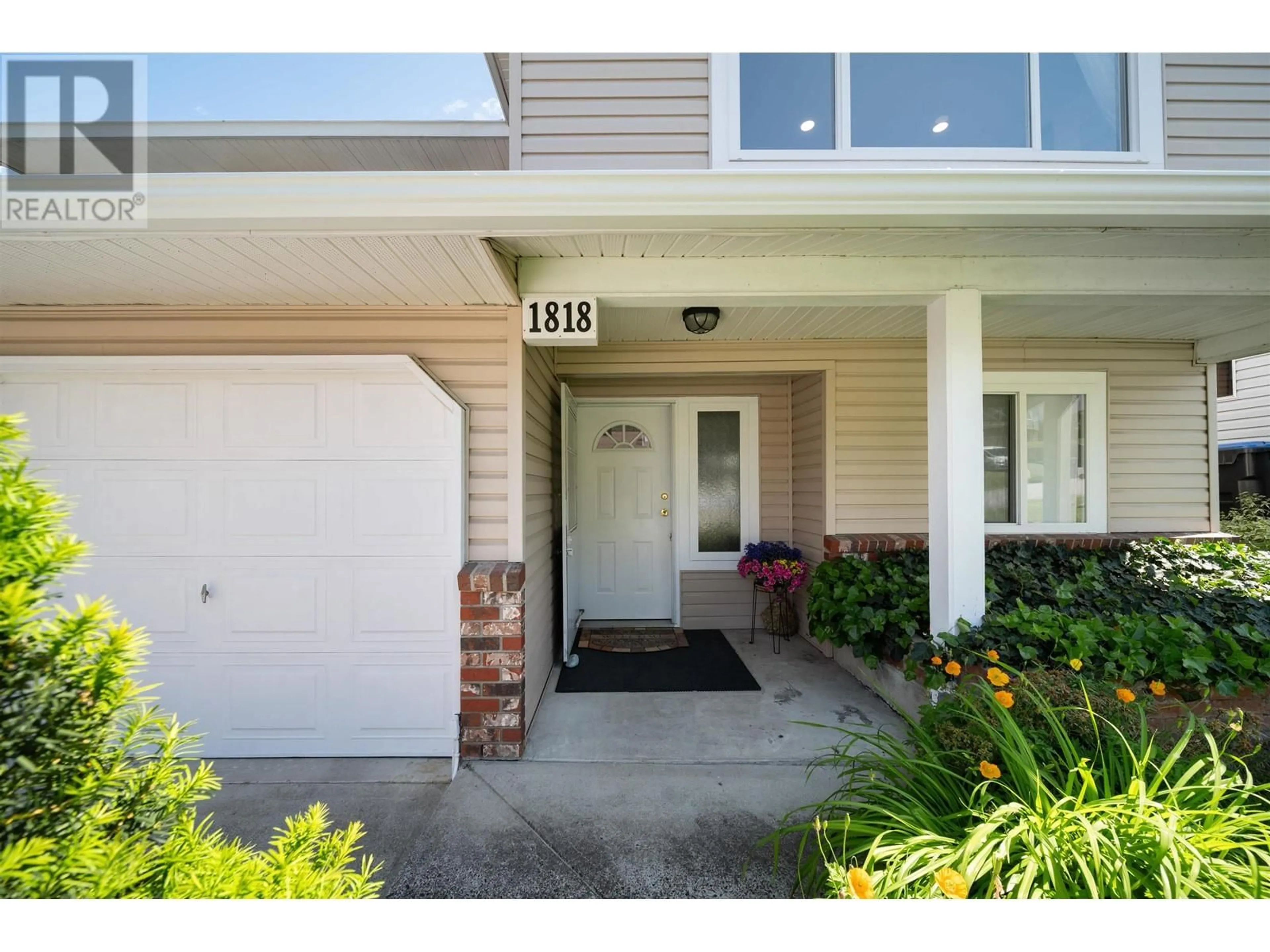 Indoor entryway for 1818 EUREKA AVENUE, Port Coquitlam British Columbia V3C5C3