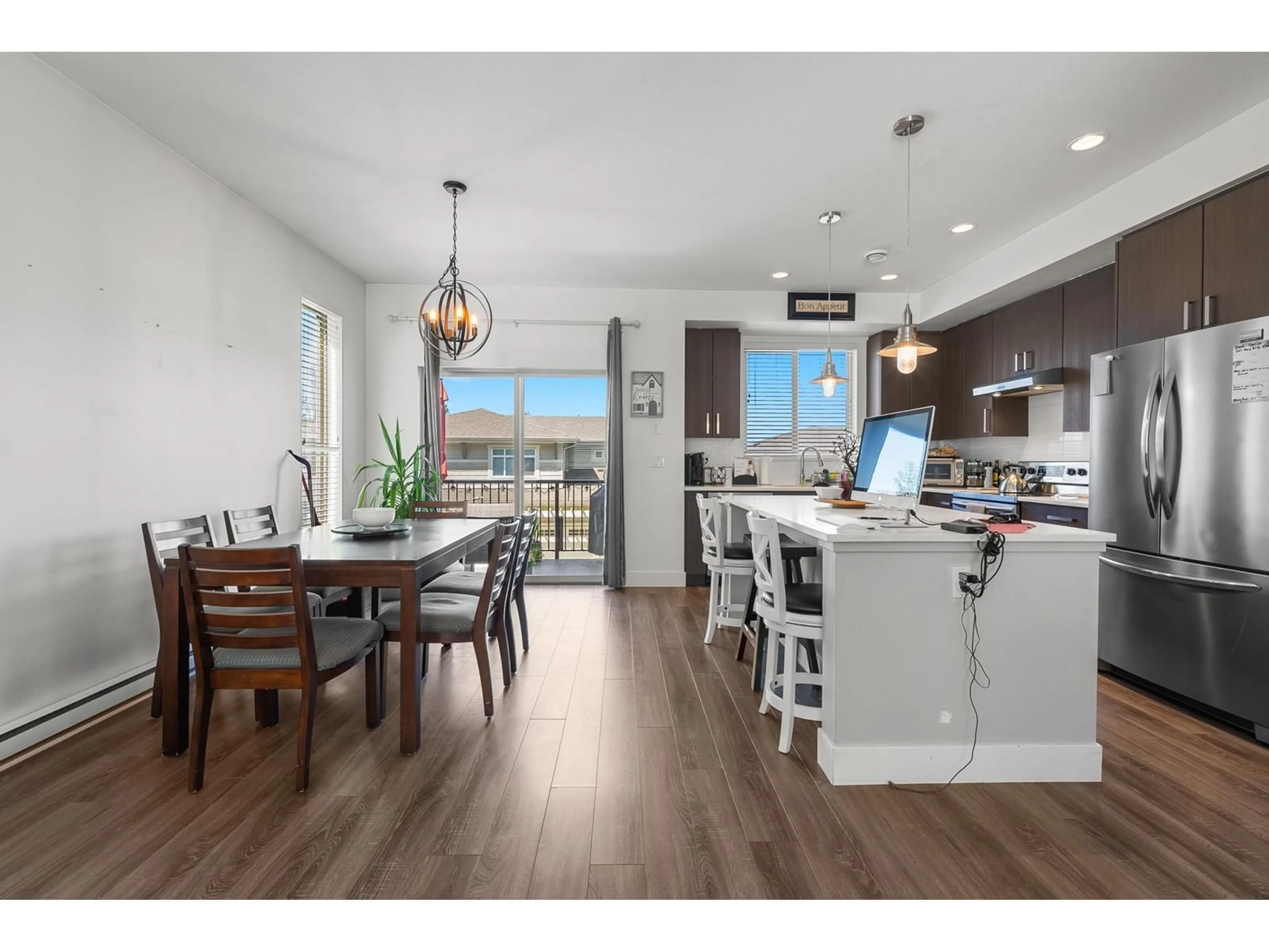 Open concept kitchen, wood/laminate floor for 29 - 34230 ELMWOOD, Abbotsford British Columbia V2S0J1