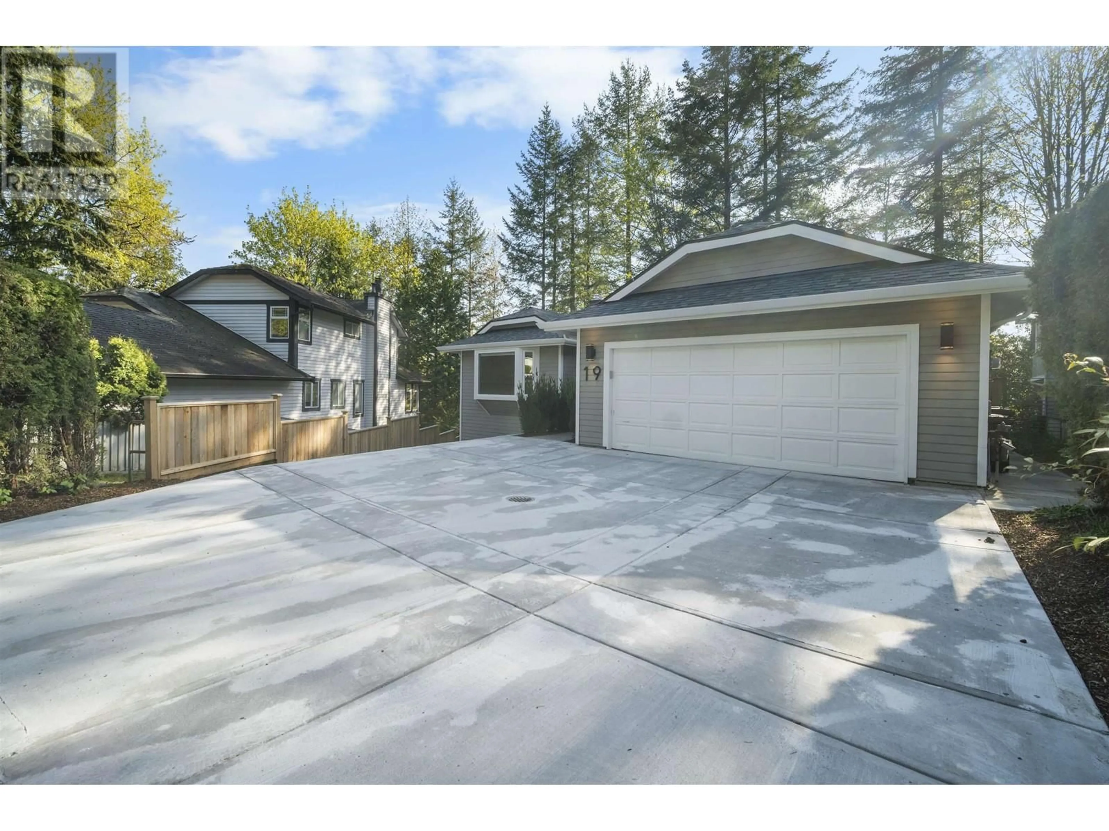 A pic from outside/outdoor area/front of a property/back of a property/a pic from drone, street for 19 ARROW-WOOD PLACE, Port Moody British Columbia V3H4E9