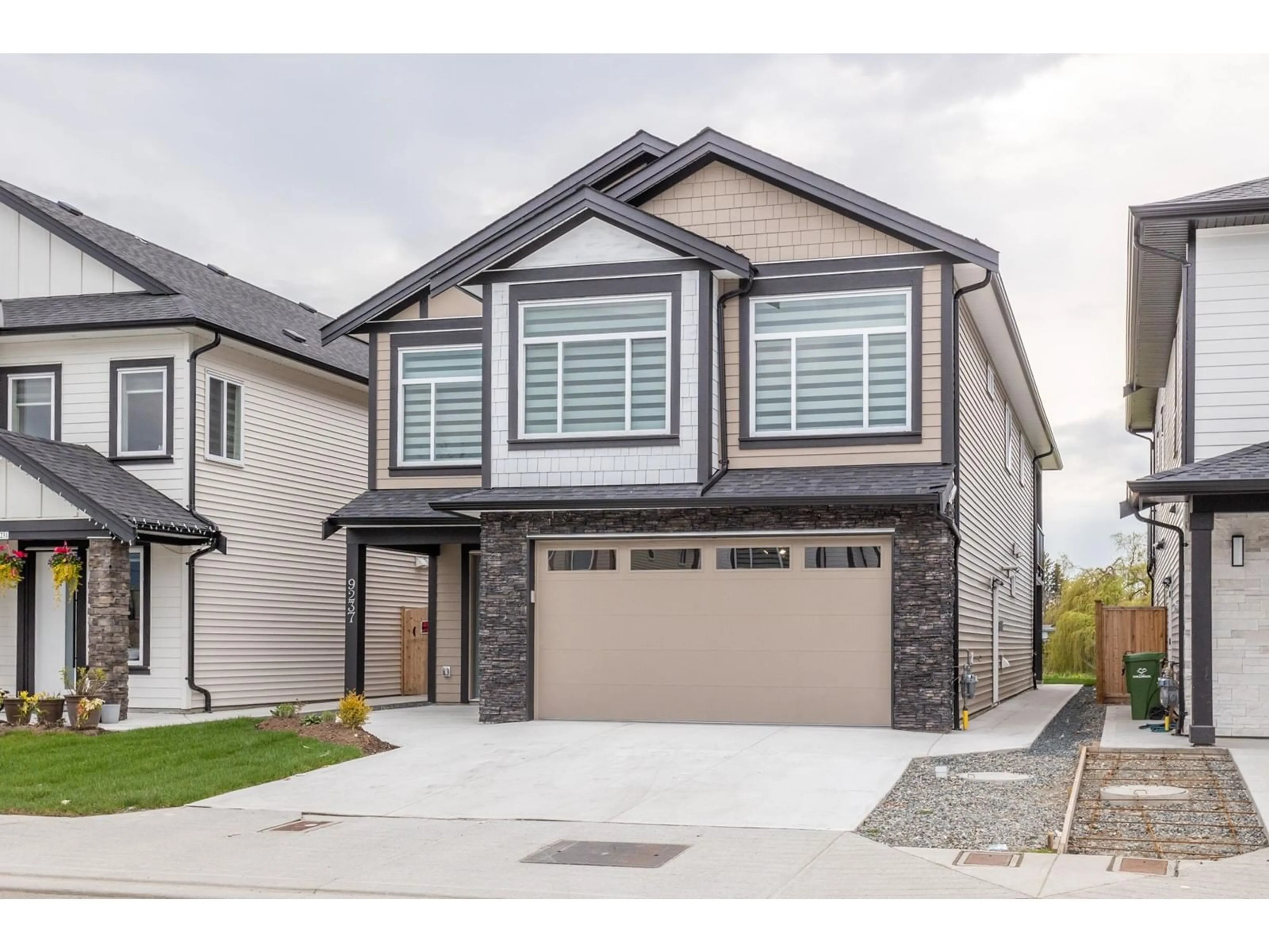 Home with vinyl exterior material, street for 9237 SITKA PLACE, Chilliwack British Columbia V2P8B6