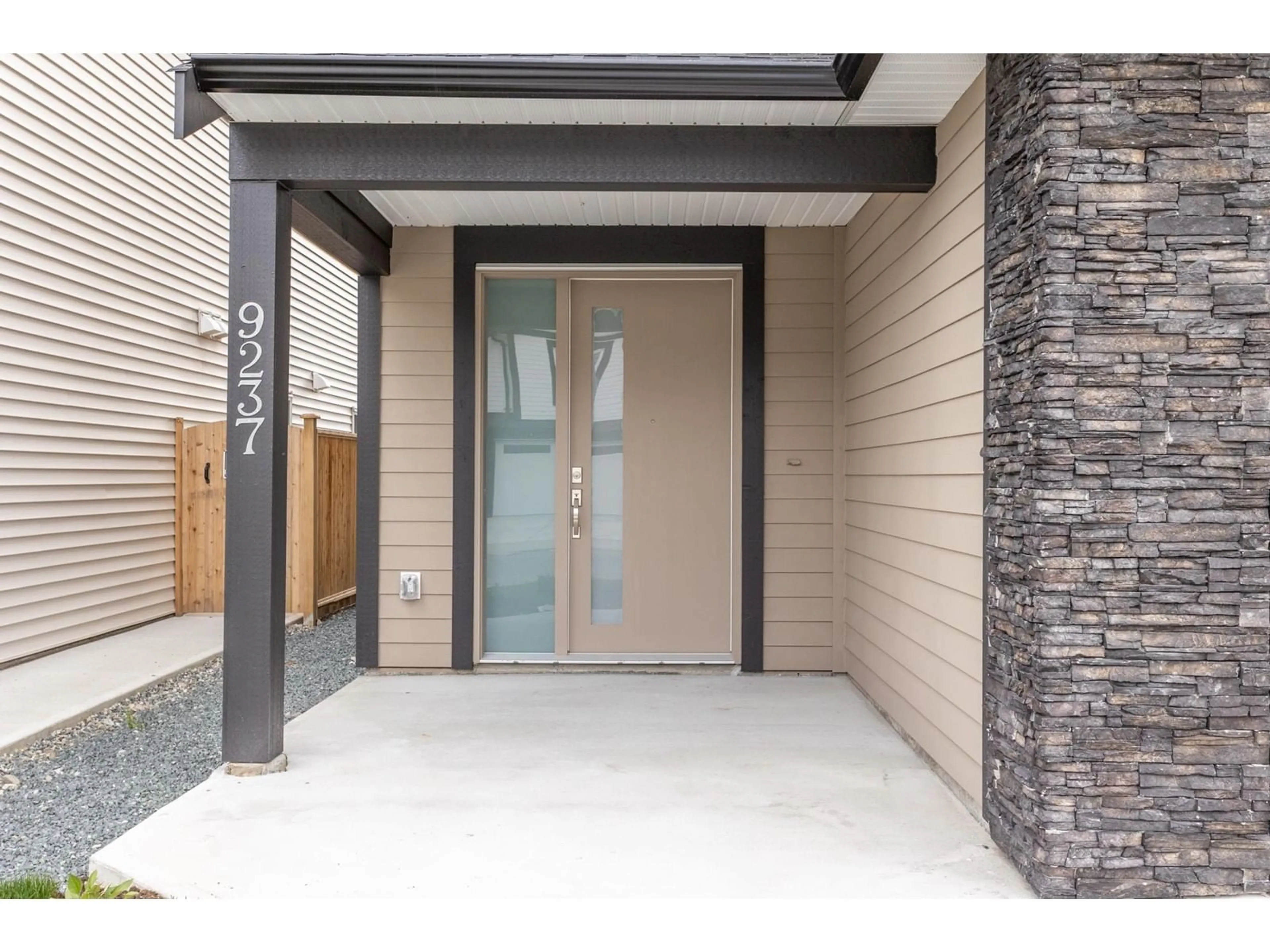 Indoor entryway for 9237 SITKA PLACE, Chilliwack British Columbia V2P8B6