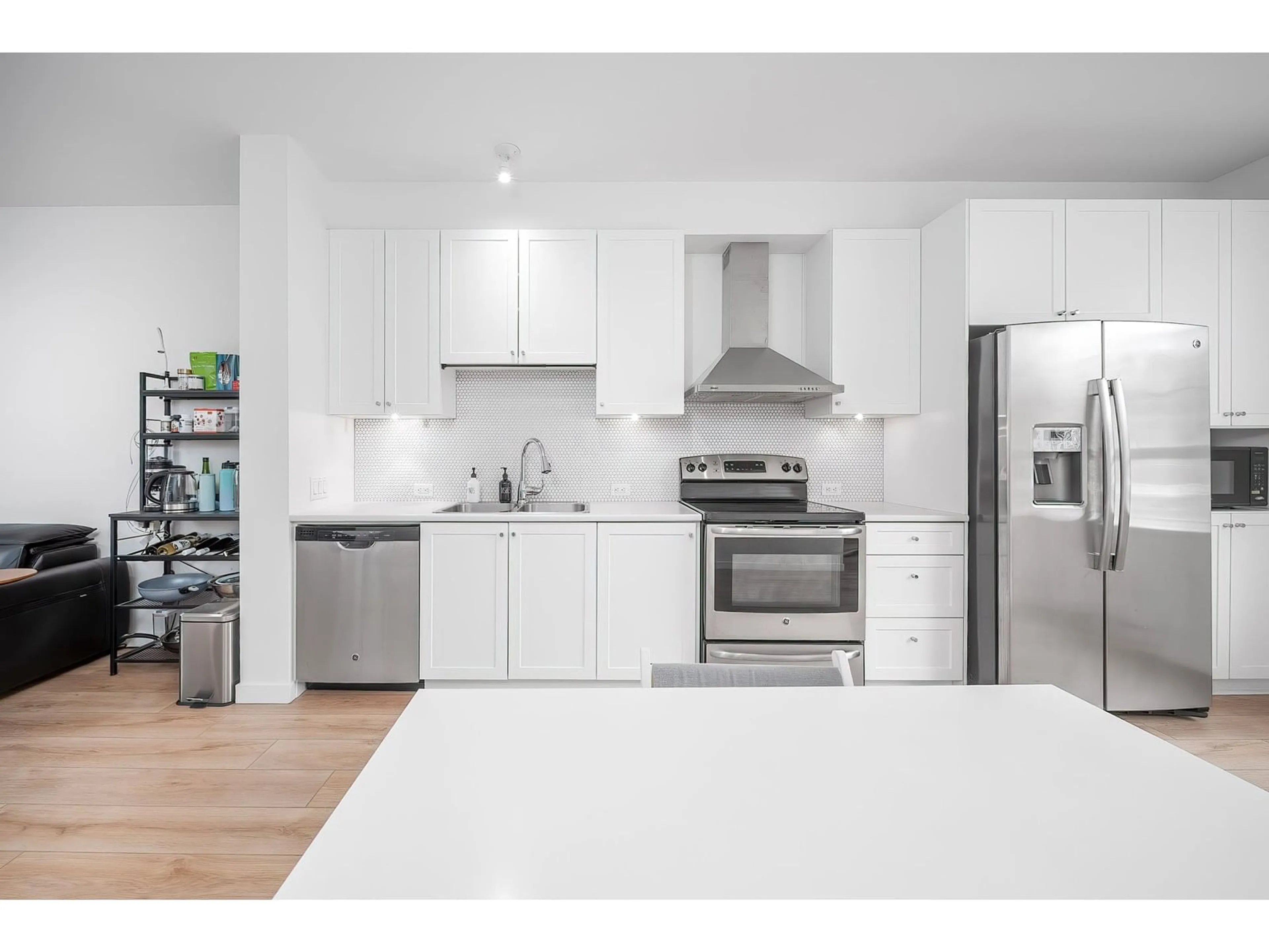 Open concept kitchen, wood/laminate floor for 28 - 8438 207A, Langley British Columbia V2Y0N8