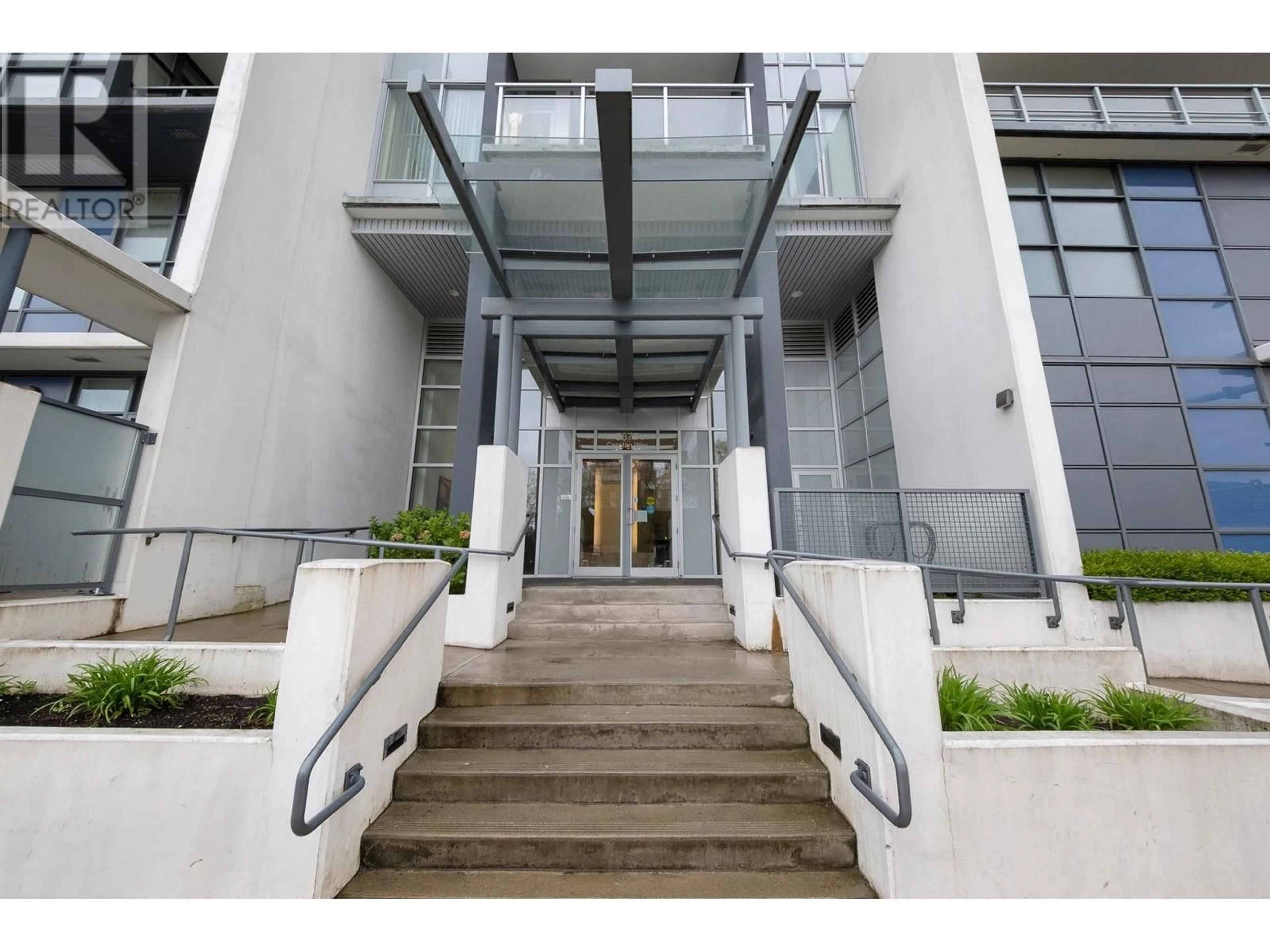 Indoor foyer for 604 - 8677 CAPSTAN WAY, Richmond British Columbia V6X0N6