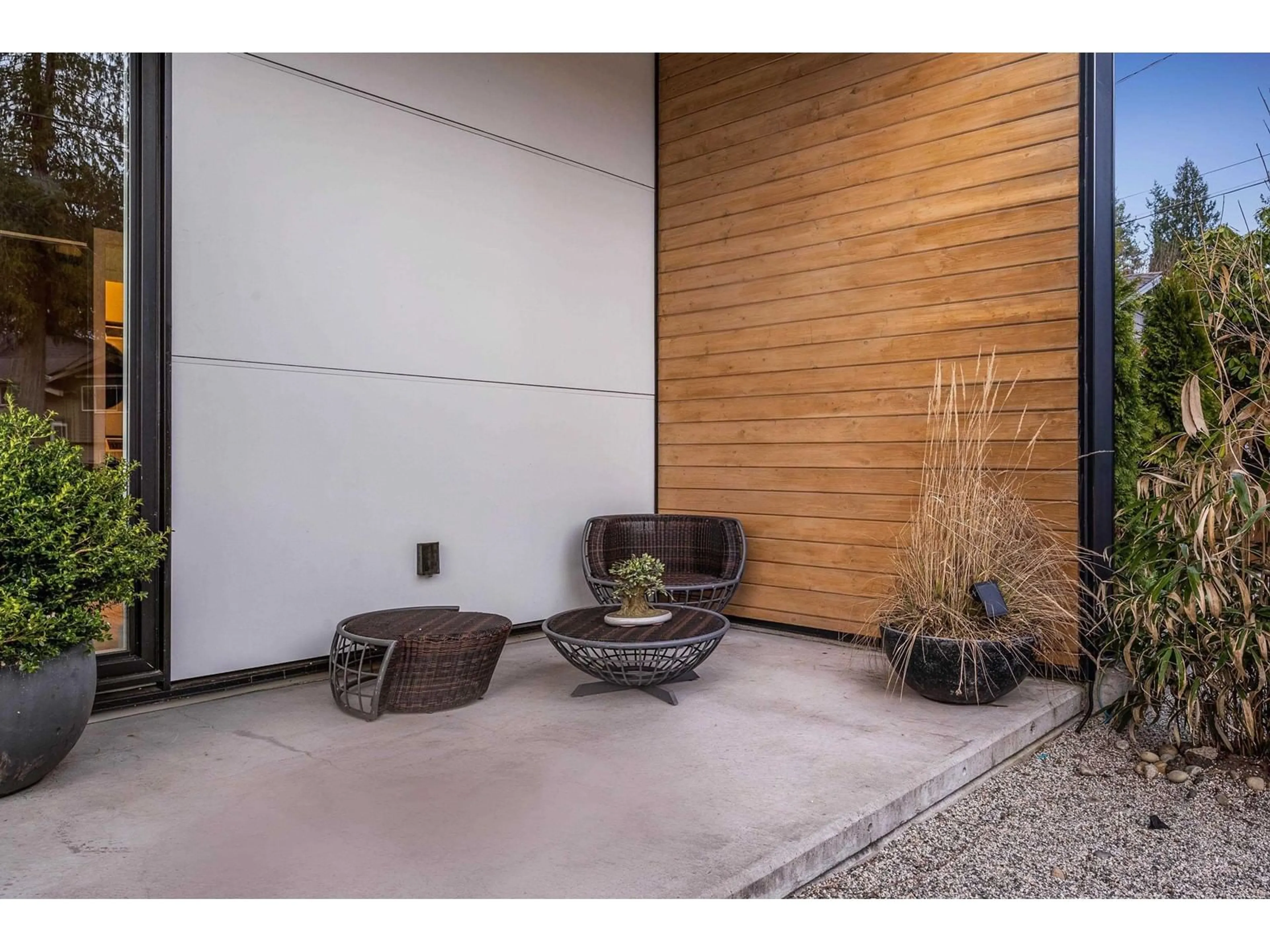 Indoor foyer for 20261 41, Langley British Columbia V3A2Z3