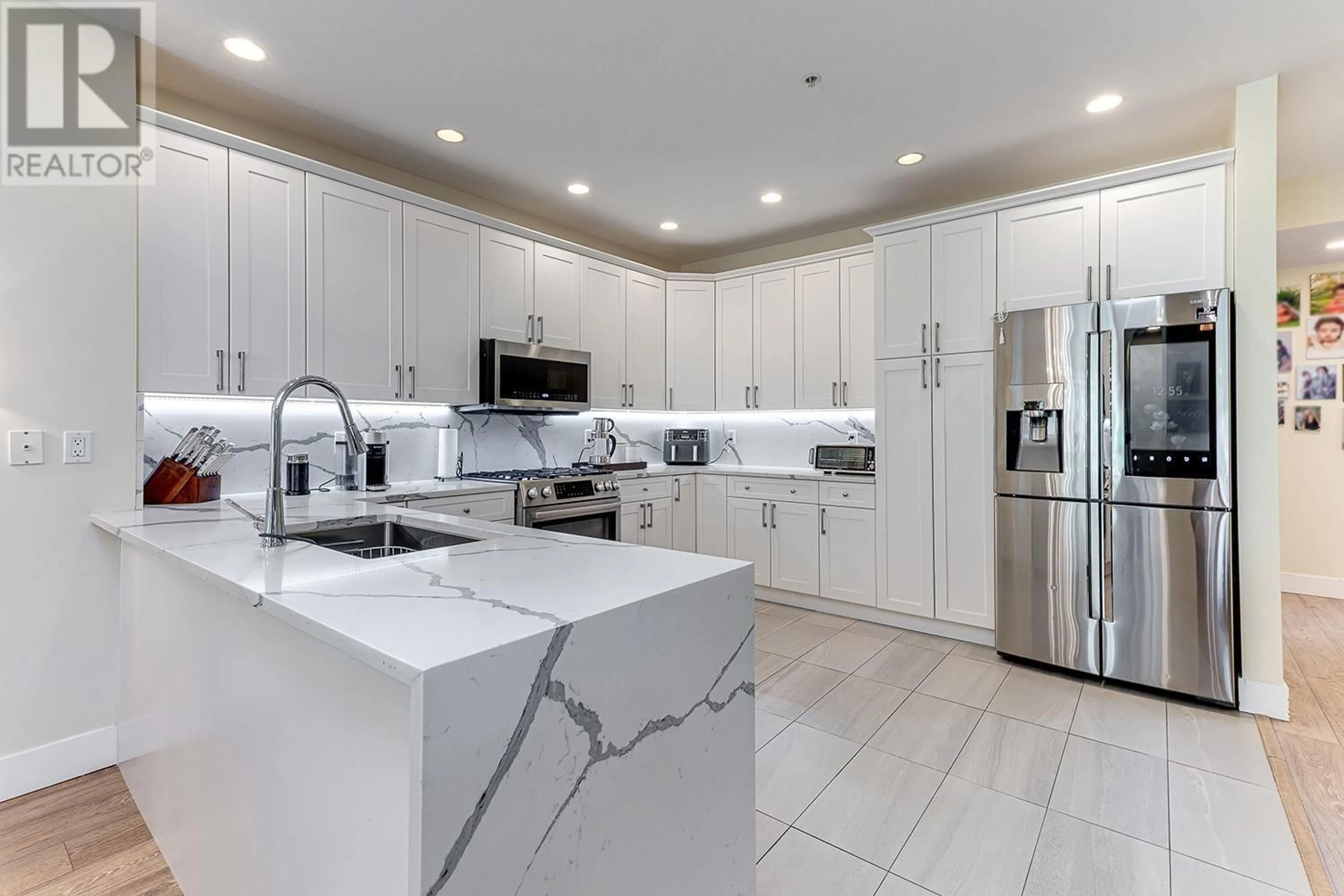 Contemporary kitchen, ceramic/tile floor for 9 - 1705 PARKWAY BOULEVARD, Coquitlam British Columbia V3E3T3