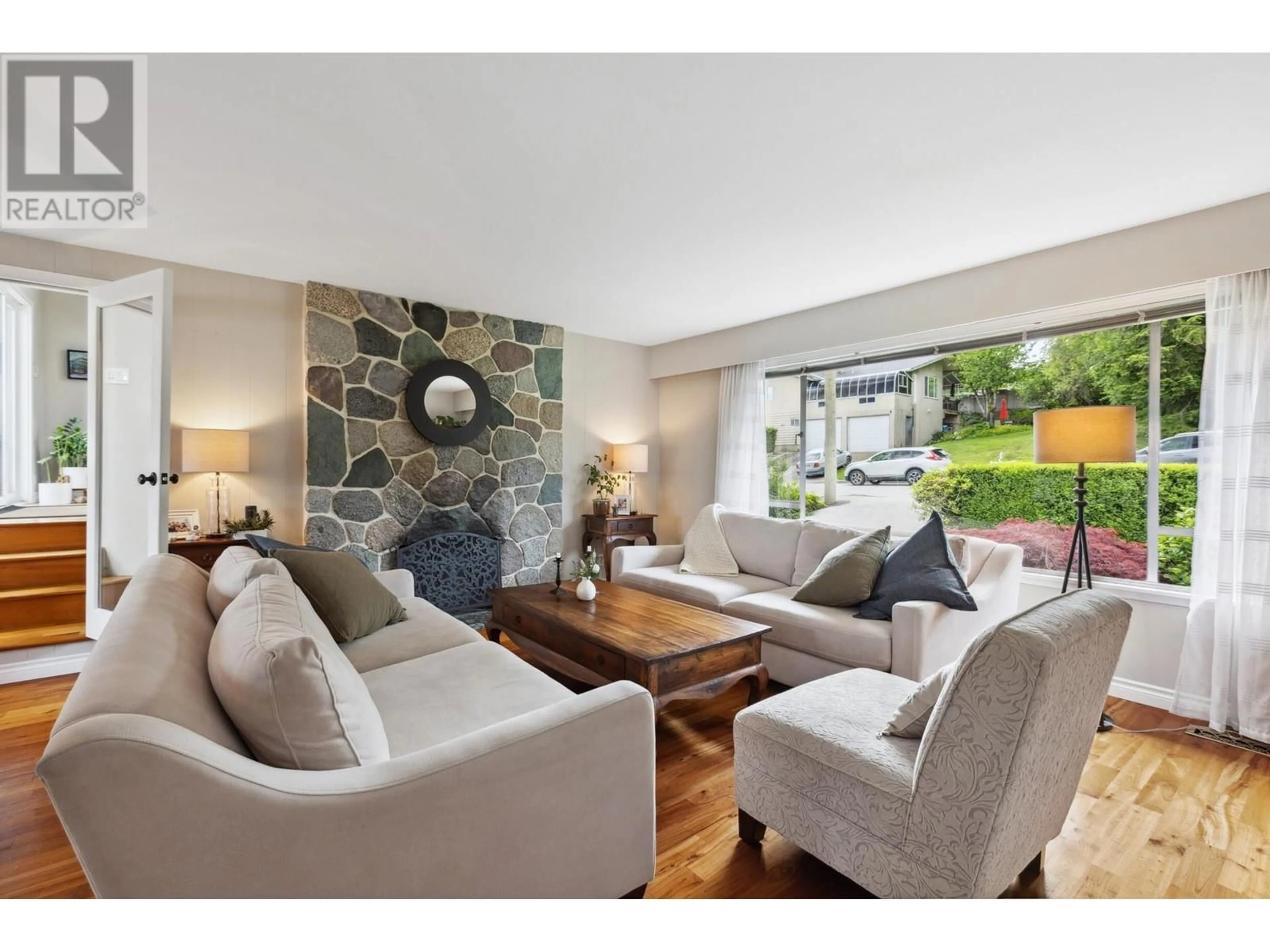 Living room with furniture, unknown for 1170 BEAUFORT ROAD, North Vancouver British Columbia V7G1R7
