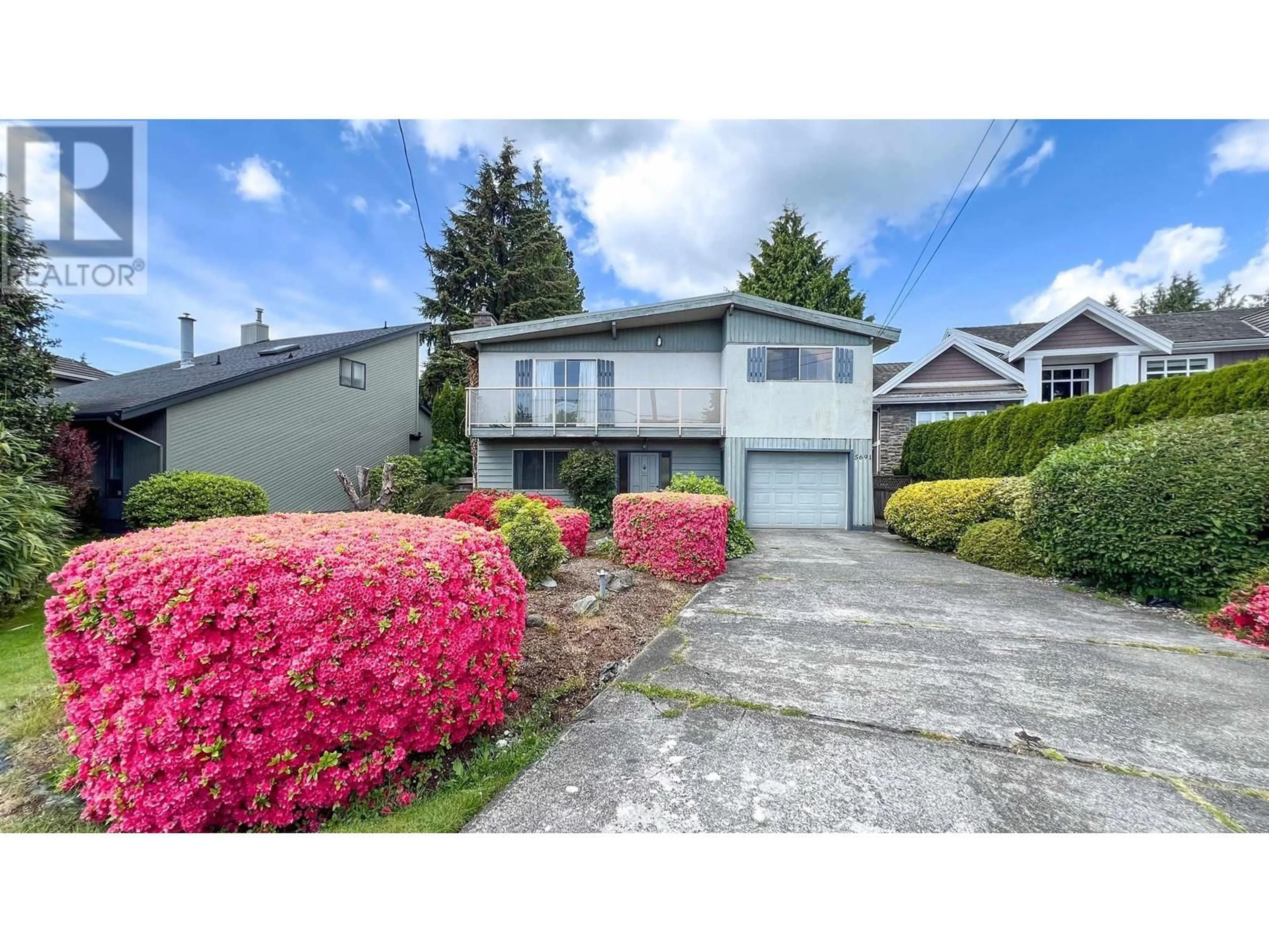 Home with vinyl exterior material, street for 5691 FORSYTH CRESCENT, Richmond British Columbia V7C2C2