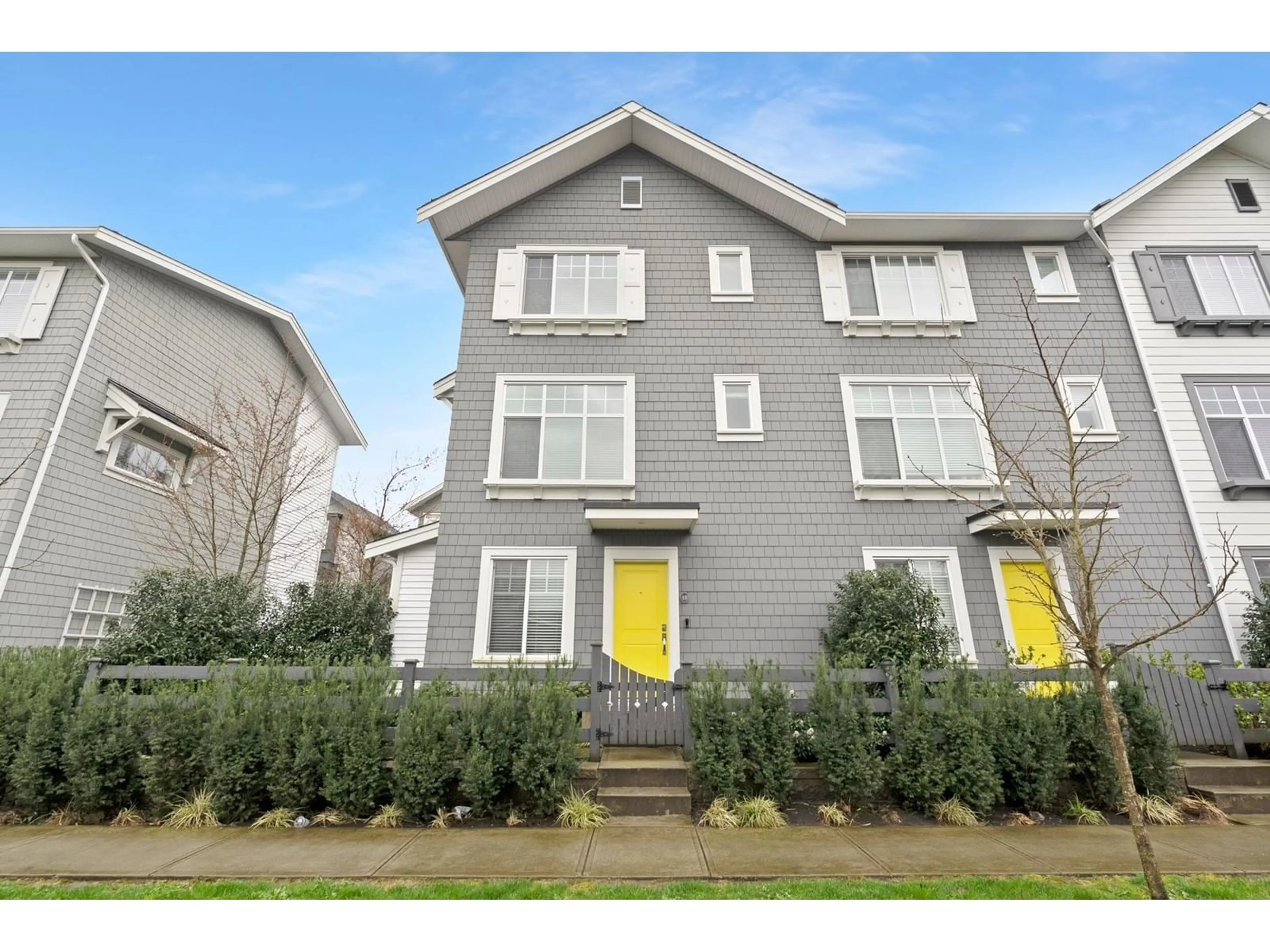 Home with vinyl exterior material, street for 18 - 15489 99A, Surrey British Columbia V3R0G9