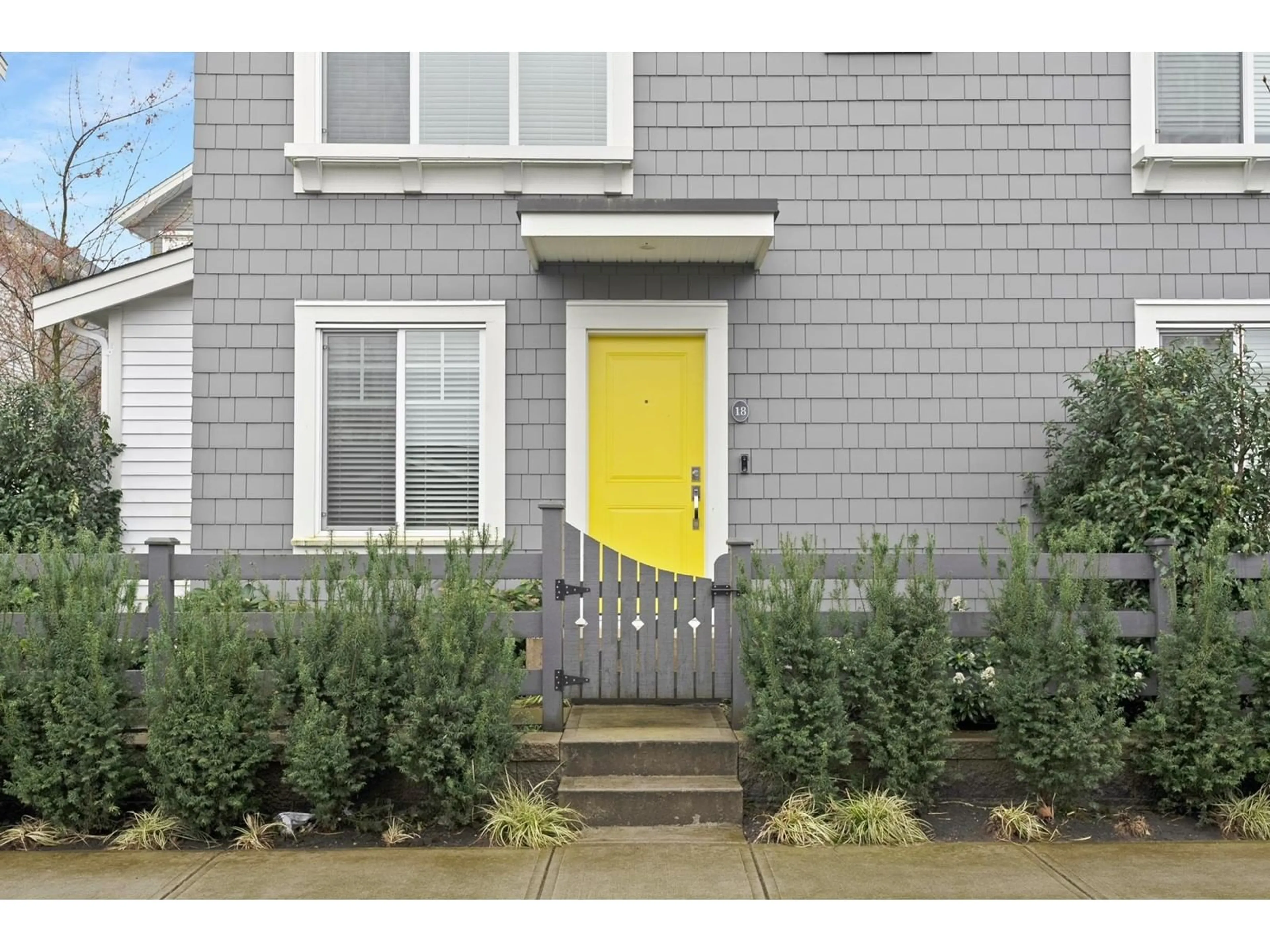 Indoor entryway for 18 - 15489 99A, Surrey British Columbia V3R0G9