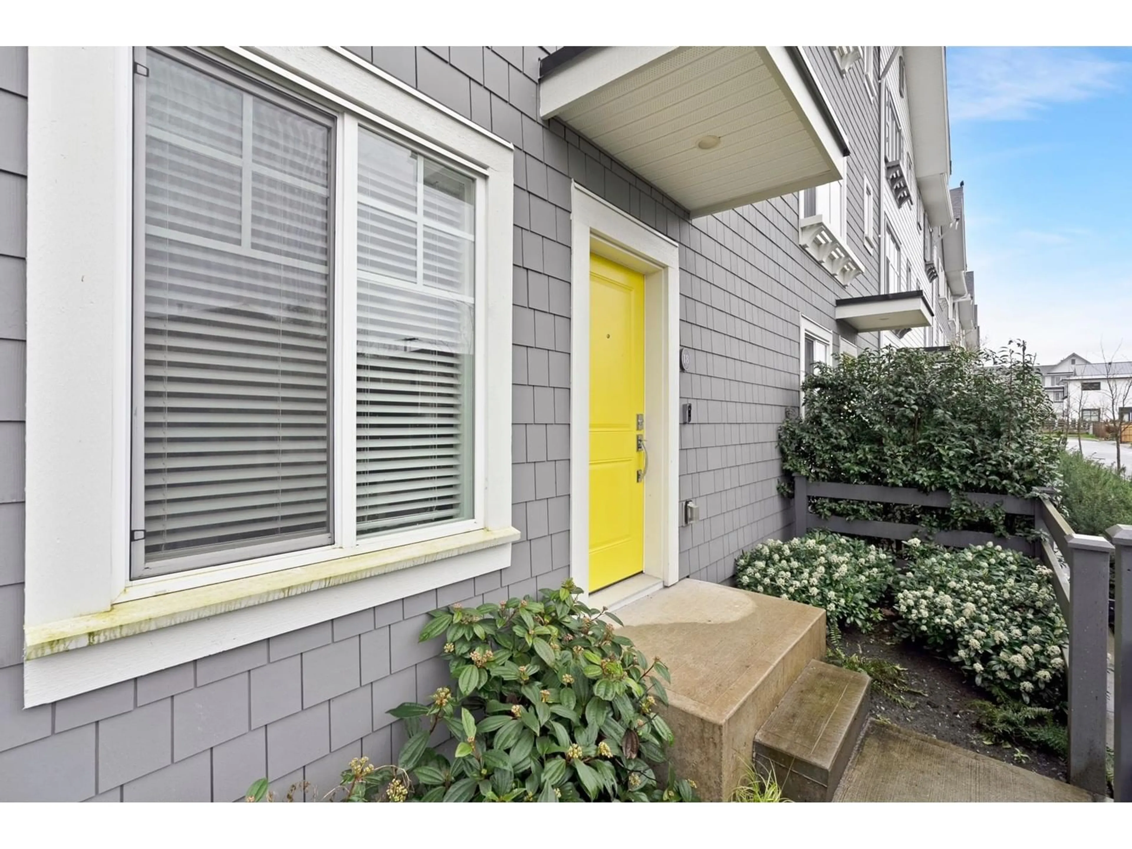 Indoor entryway for 18 - 15489 99A, Surrey British Columbia V3R0G9