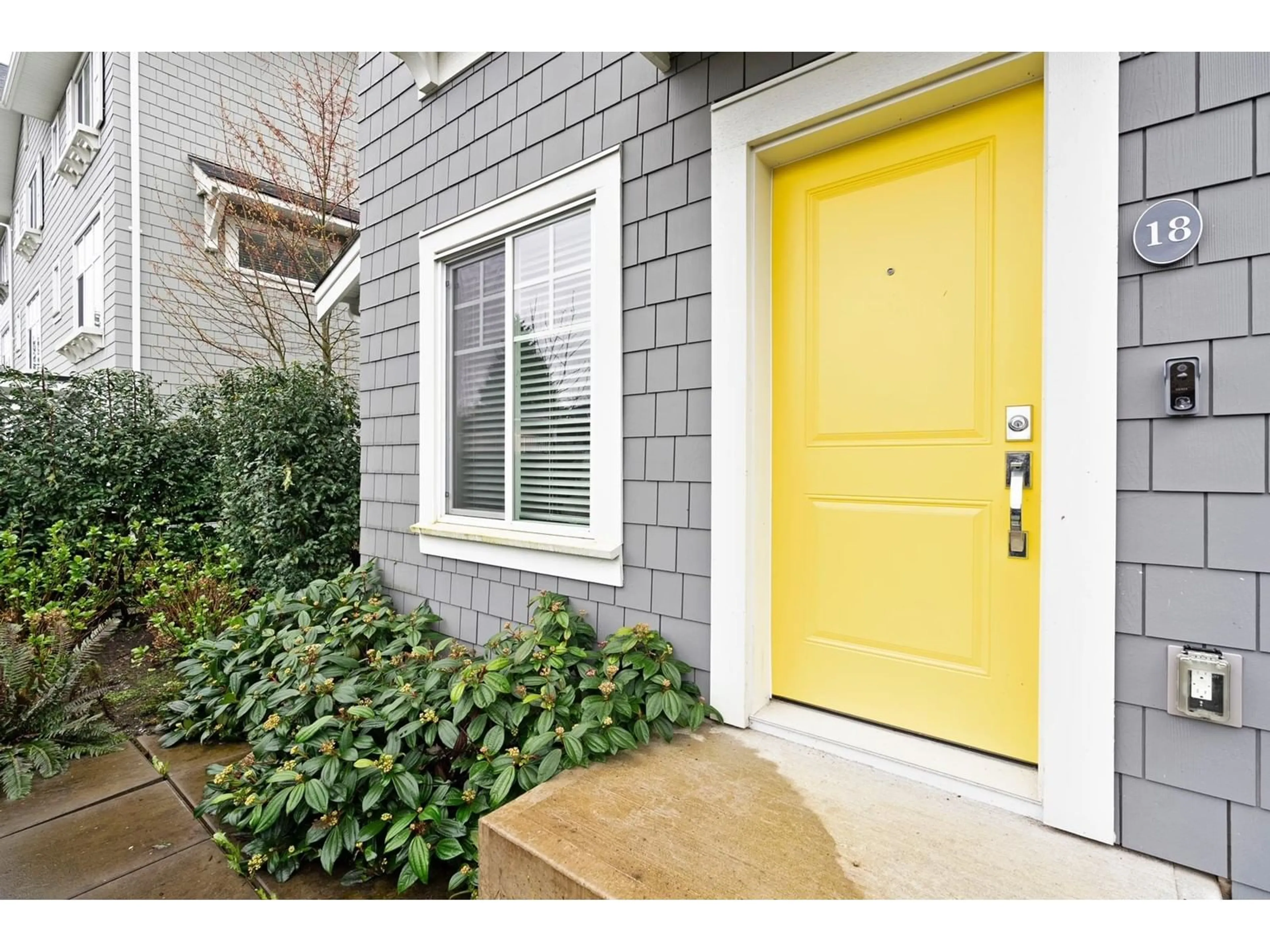 Indoor entryway for 18 - 15489 99A, Surrey British Columbia V3R0G9