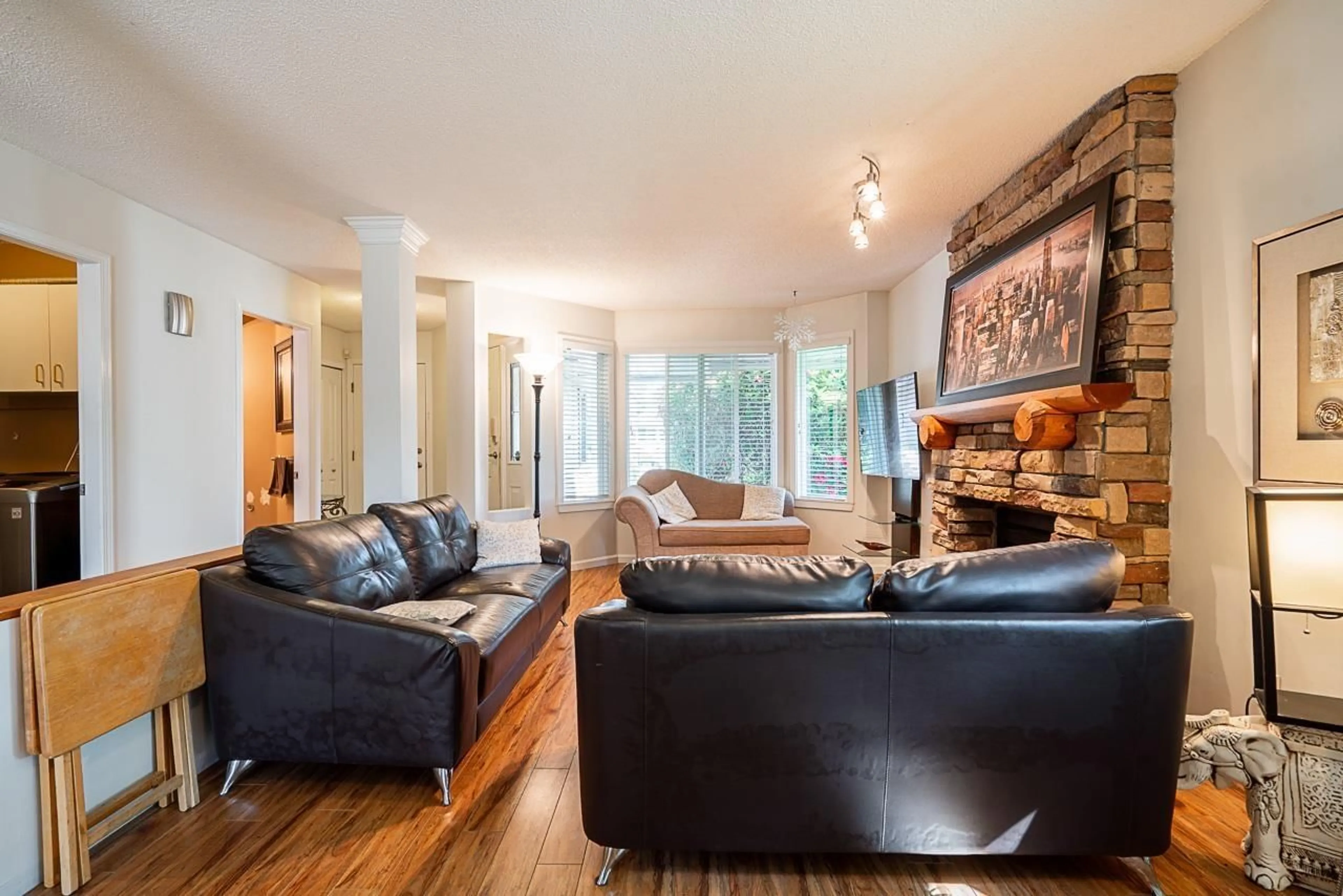 Living room with furniture, wood/laminate floor for 12 - 9045 WALNUT GROVE, Langley British Columbia V1M2E1