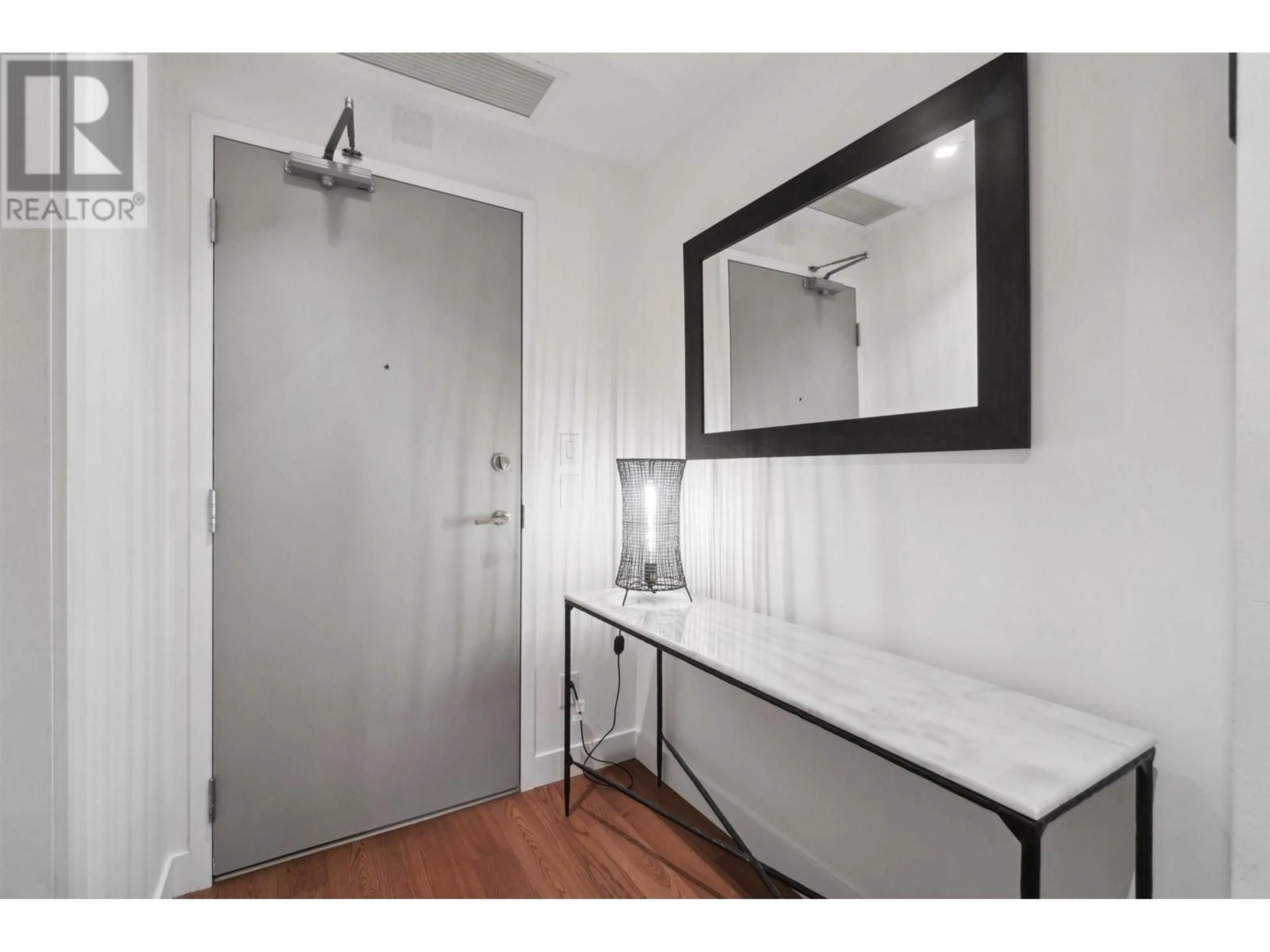 Indoor entryway for 225 - 108 1ST AVENUE, Vancouver British Columbia V5T0E3