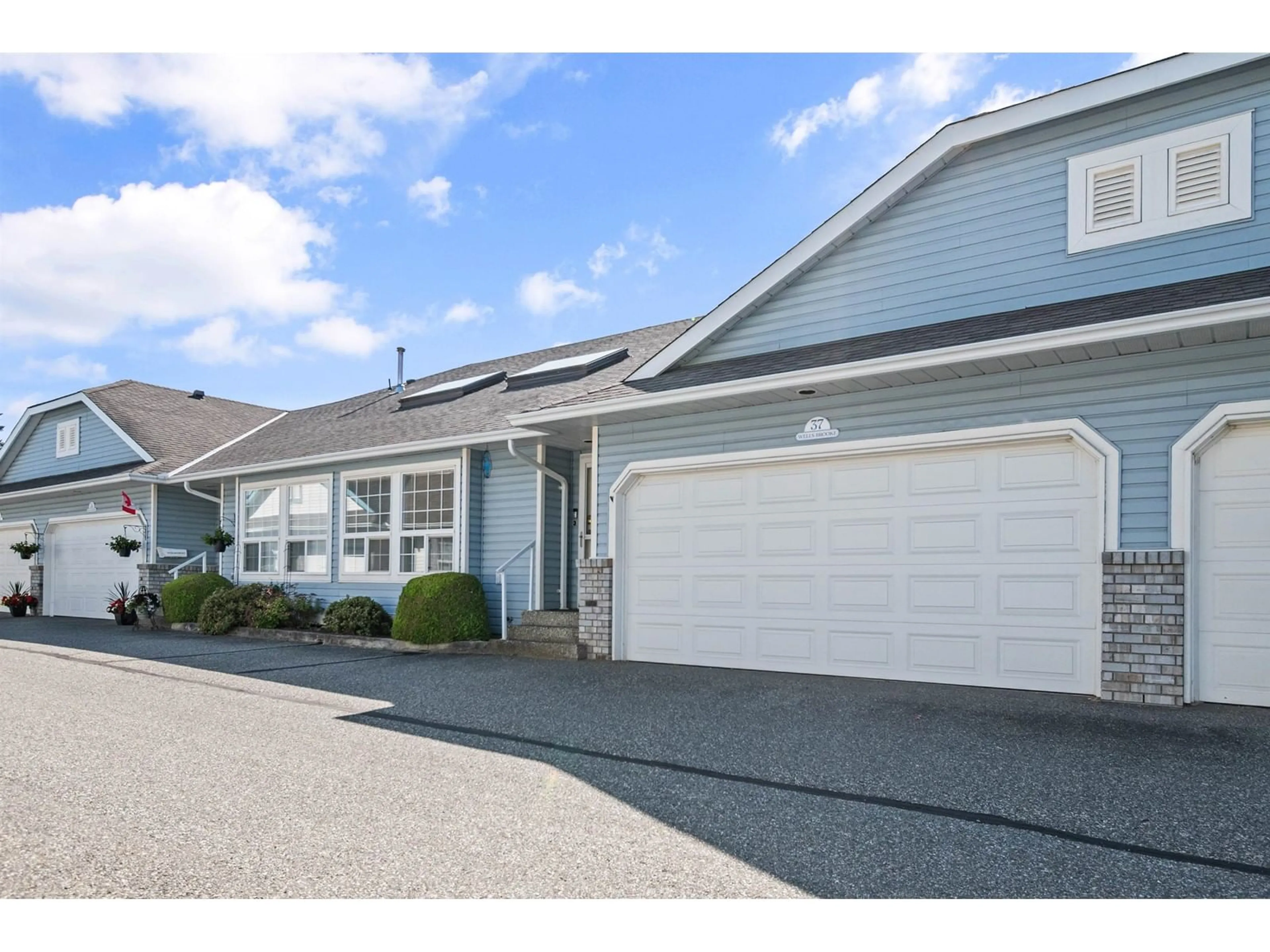 Home with vinyl exterior material, street for 37 - 45175 WELLS ROAD, Chilliwack British Columbia V2R3K7